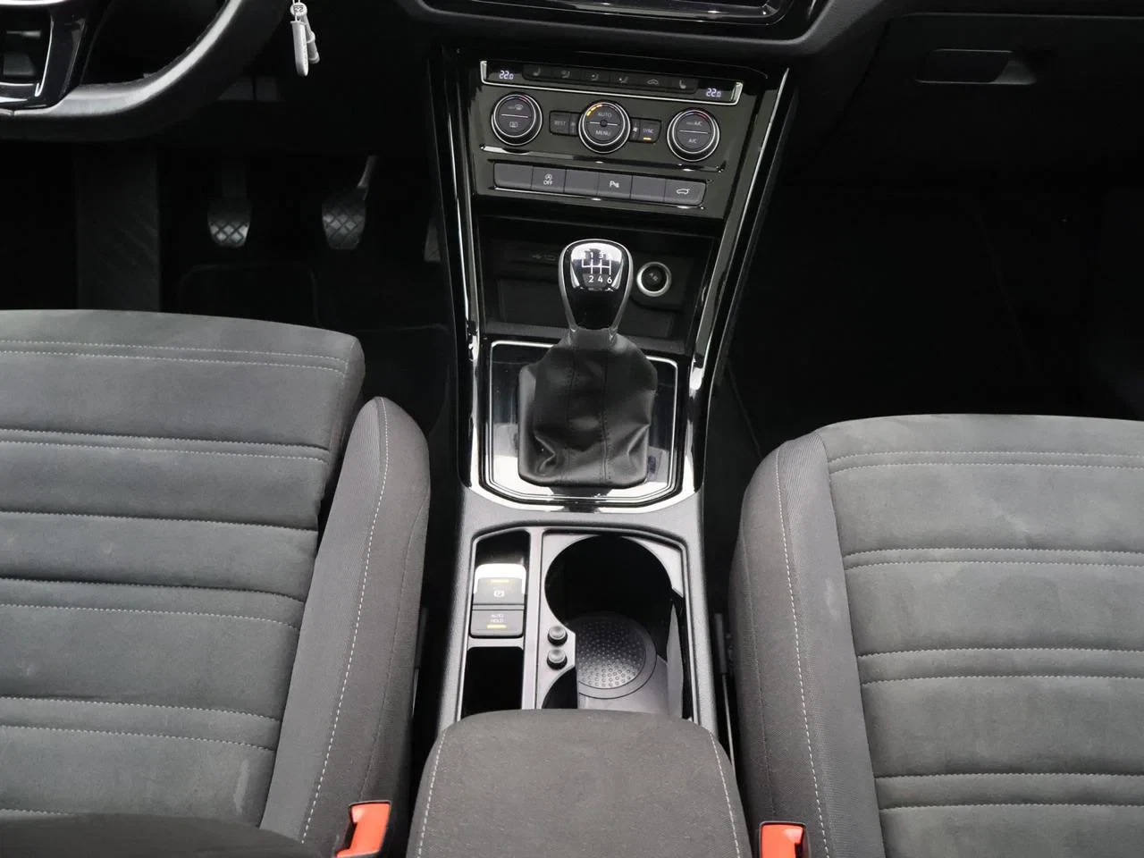 Volkswagen-Touran-image-16