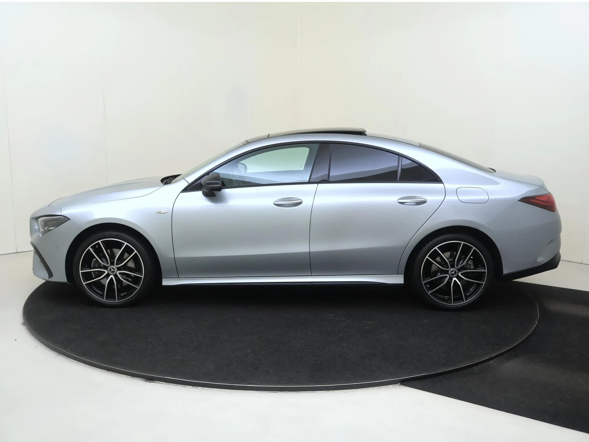Mercedes-Benz-CLA-image-7