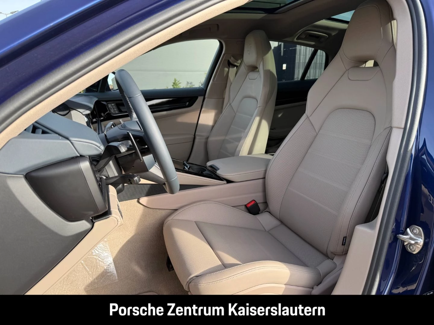 Porsche-Panamera-image-4