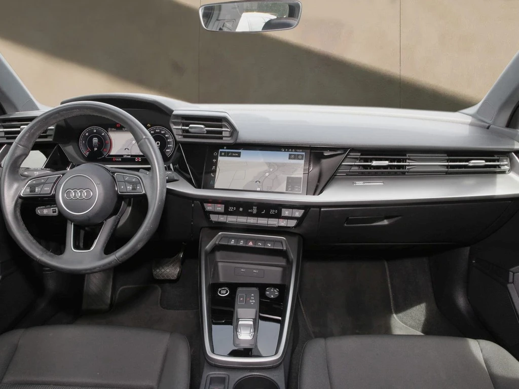 Audi A3 Sportback 30 TDI basis NAVI+VC RFK+PDC KLIMAA