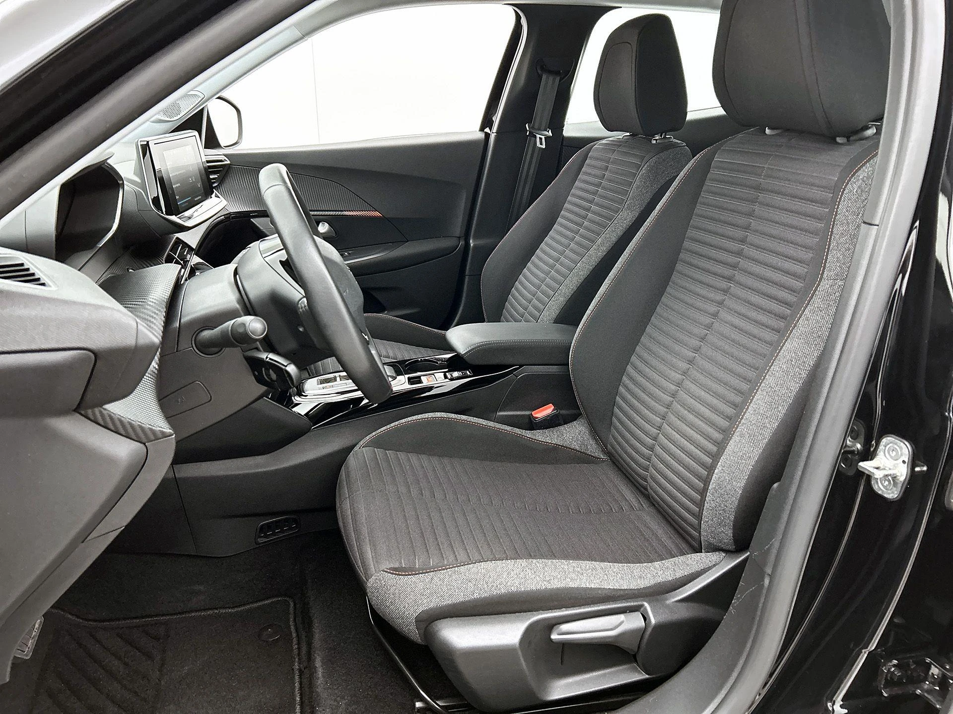 Peugeot-e-2008-image-37