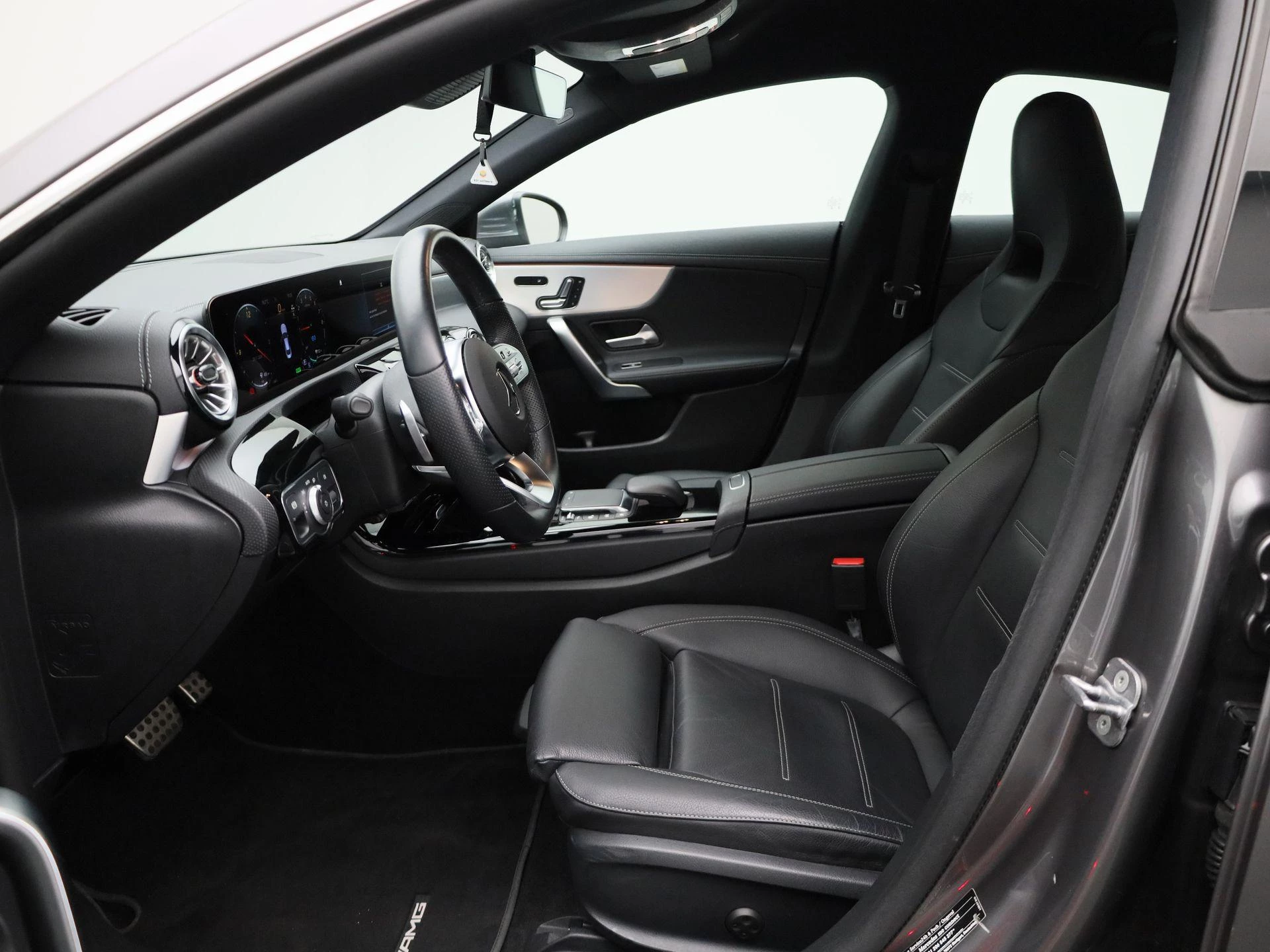 Mercedes-Benz-CLA-image-10