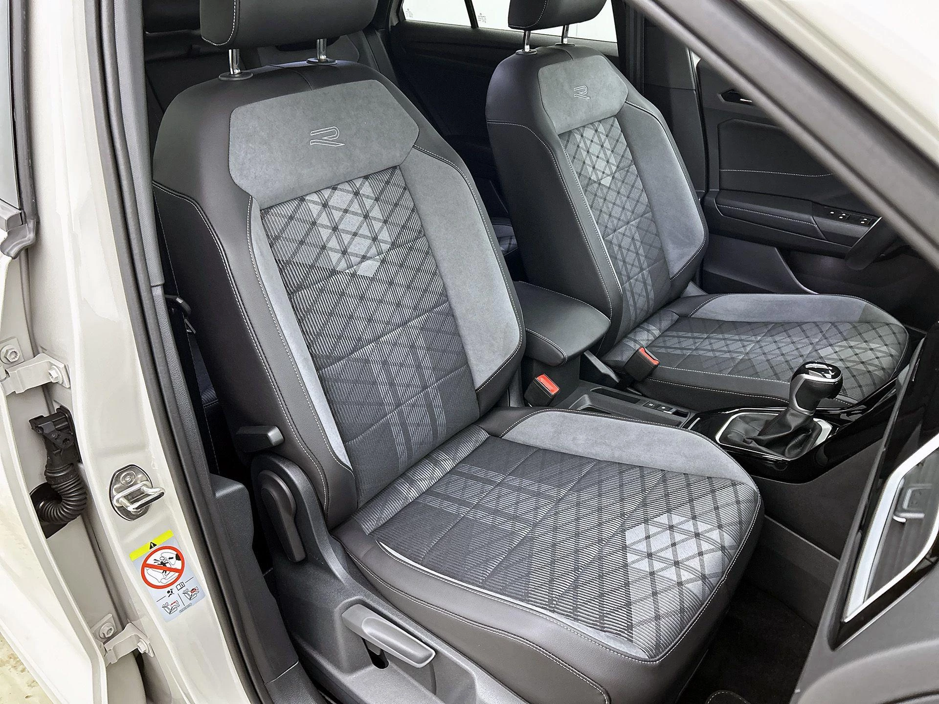 Volkswagen-T-Roc-image-42