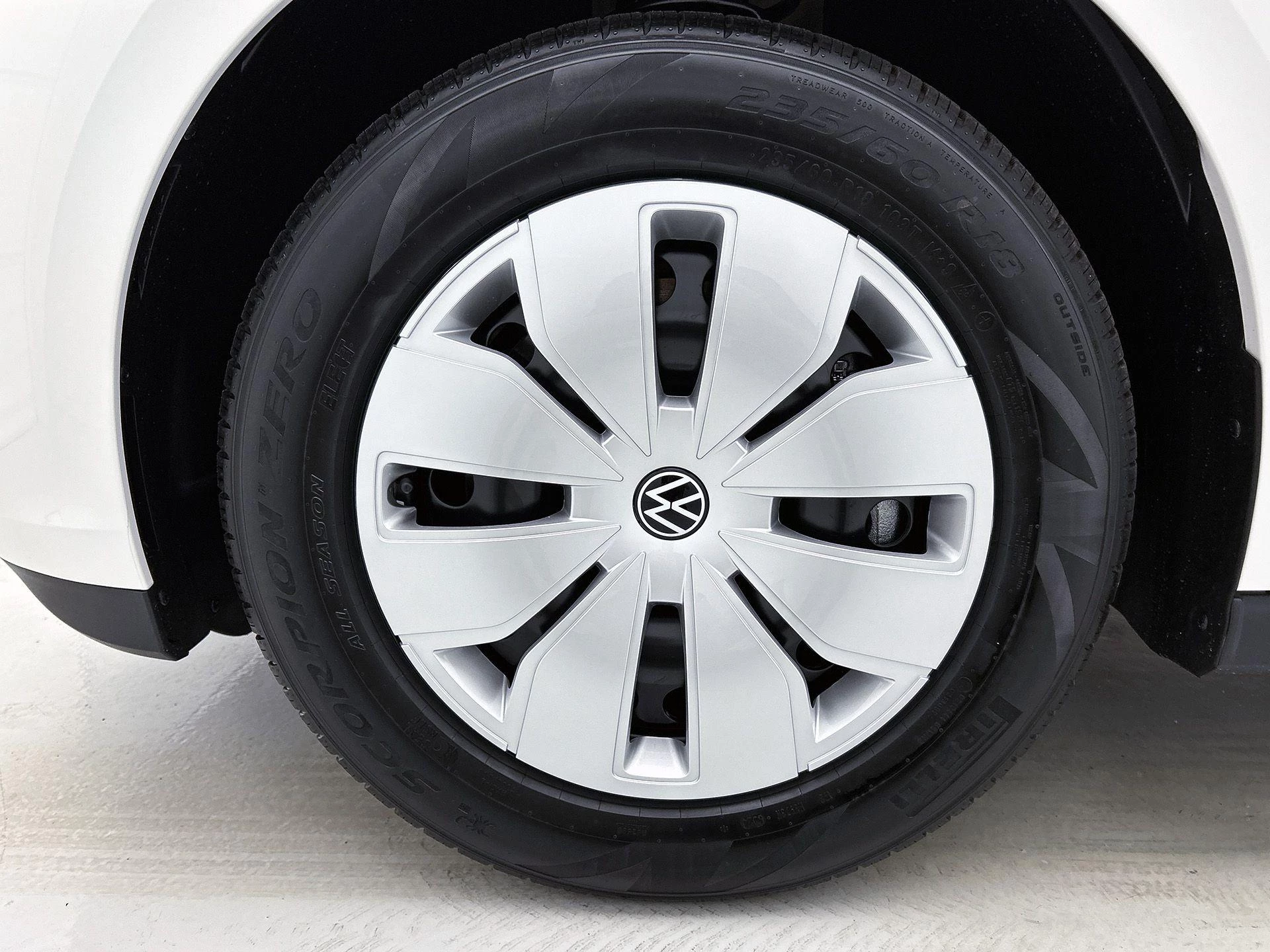 Volkswagen-ID. Buzz Cargo-image-12