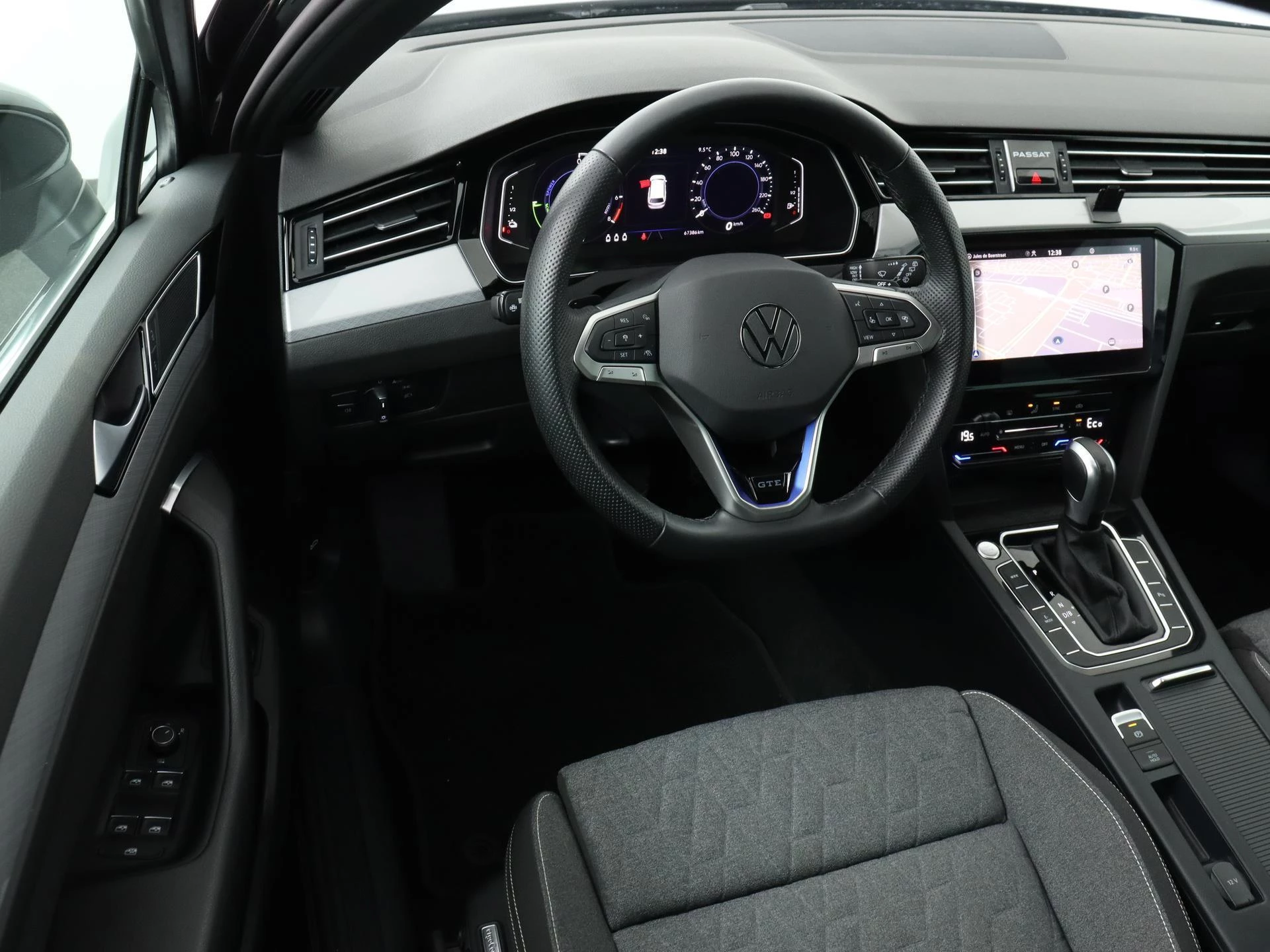Volkswagen-Passat-image-5