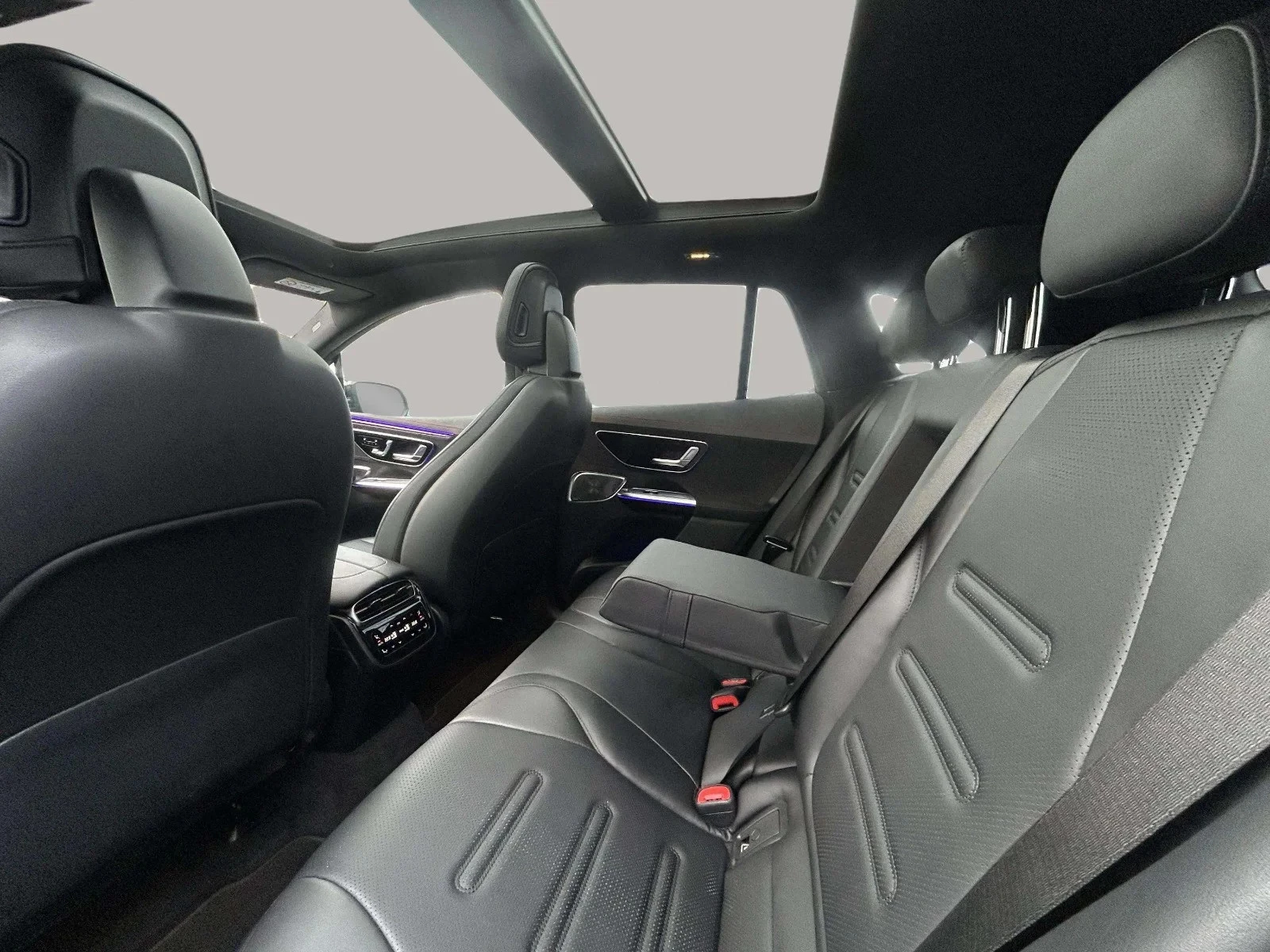 Mercedes-Benz-EQE-image-18