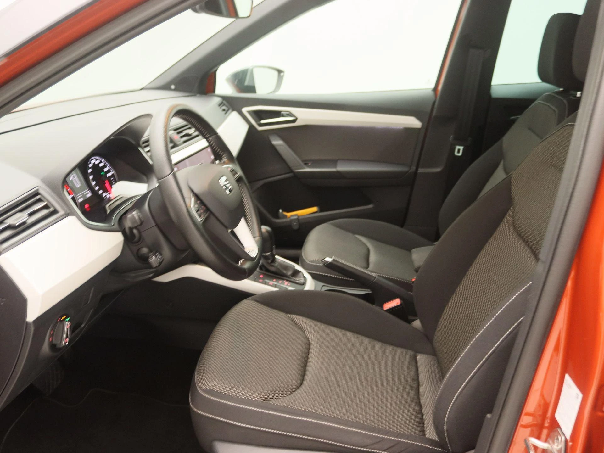 SEAT-Arona-image-9