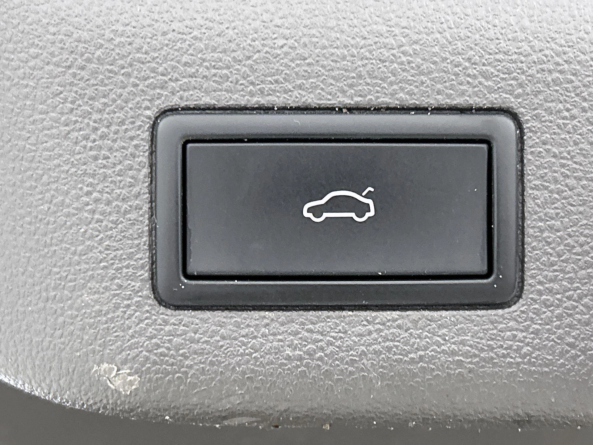 Volkswagen-Multivan-image-18