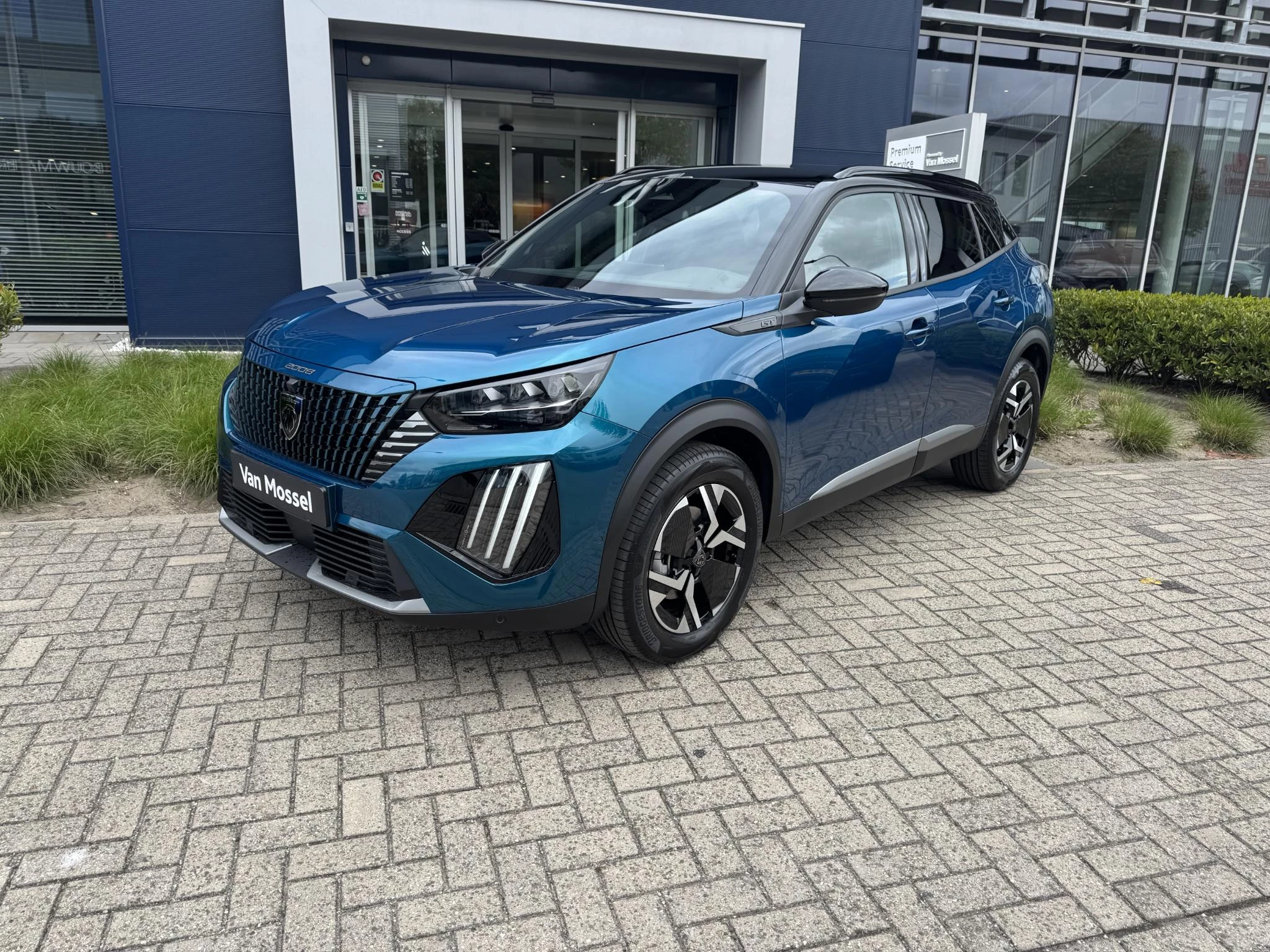 Peugeot 2008 Hybrid 145 GT