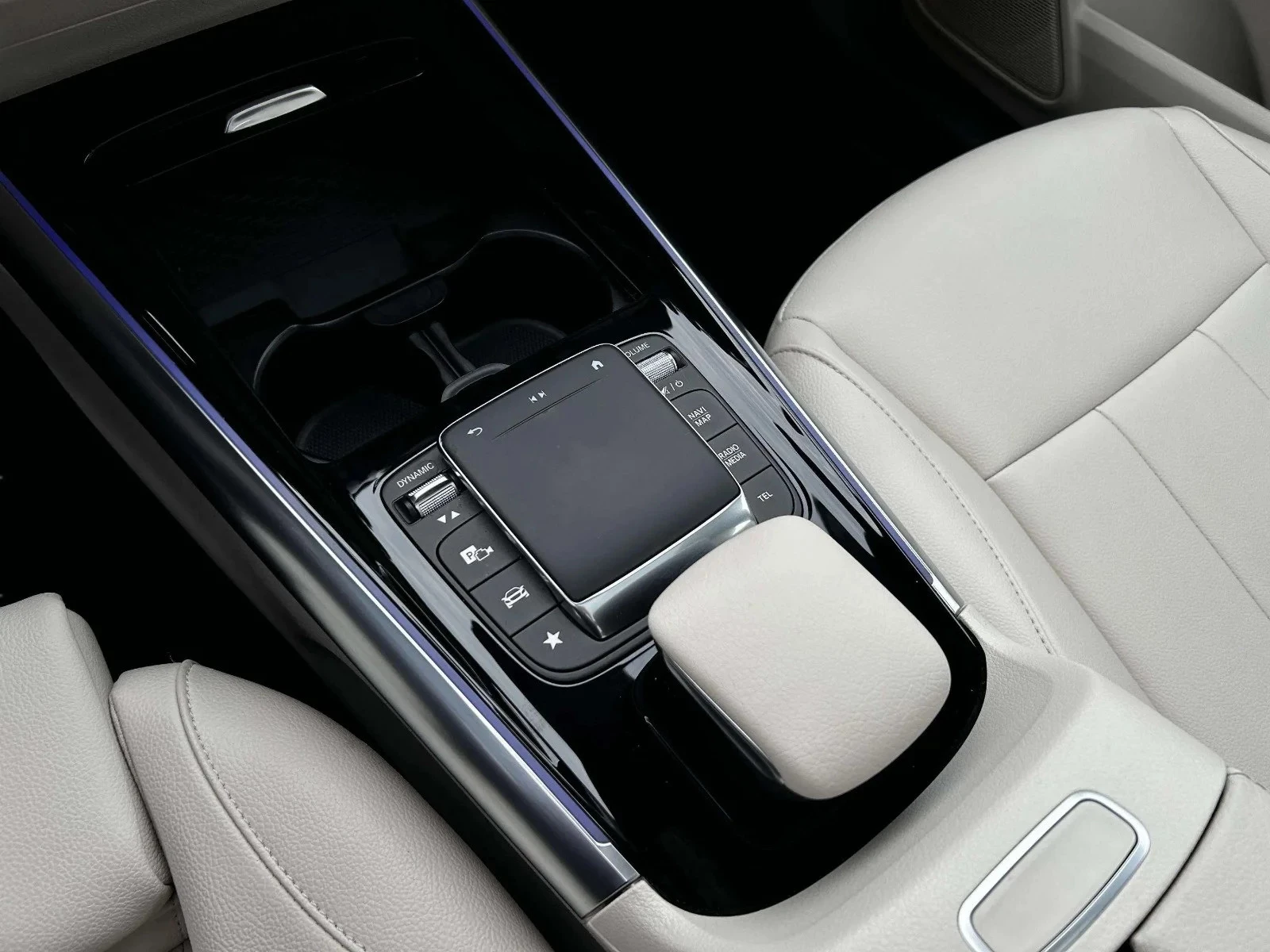 Mercedes-Benz-EQA-image-10