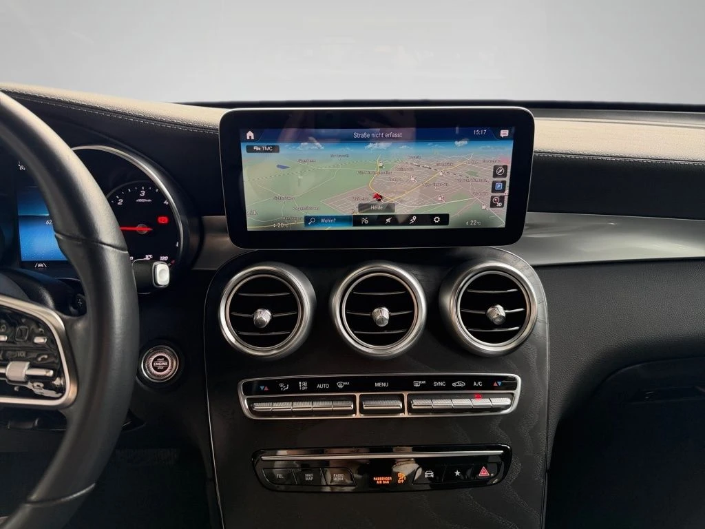 Mercedes-Benz-GLC 220 d-image-6