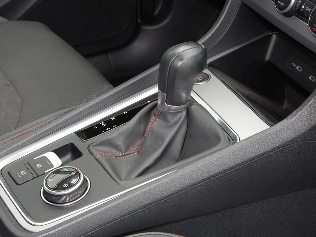 SEAT Ateca 2.0 TSI DSG 4Drive FR 18" ACC NAVI SHZ