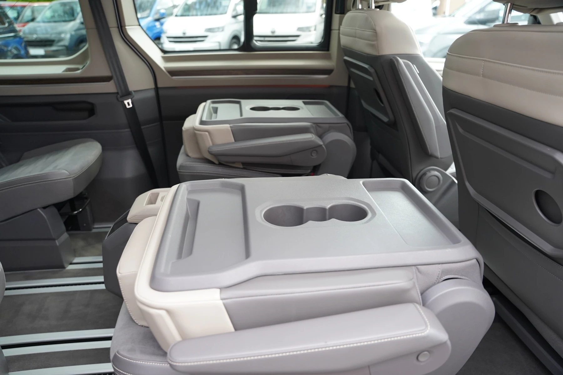 Volkswagen-Multivan-image-29