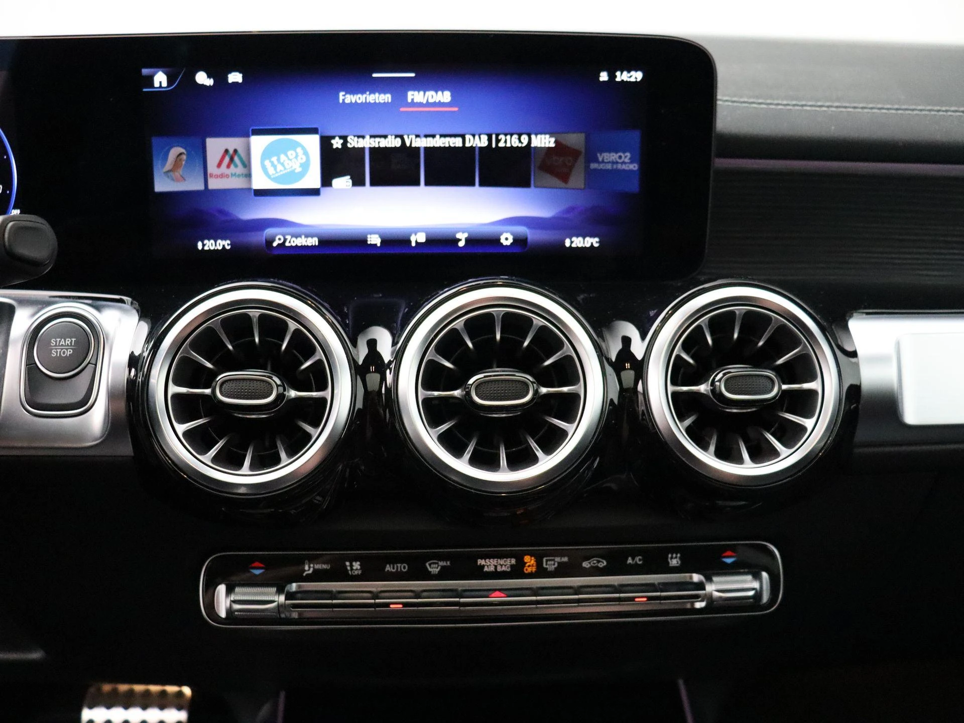 Mercedes-Benz-EQB-image-15