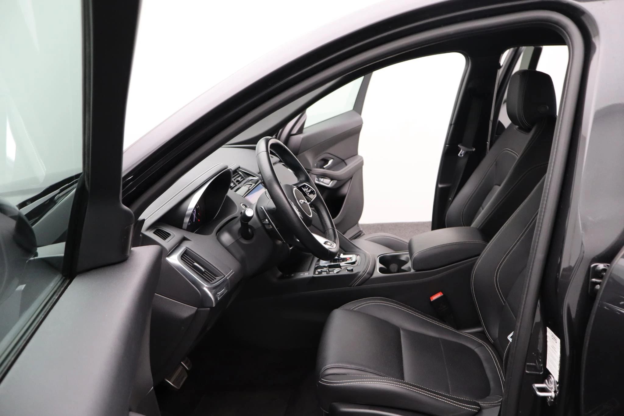 Jaguar-E-PACE-image-11