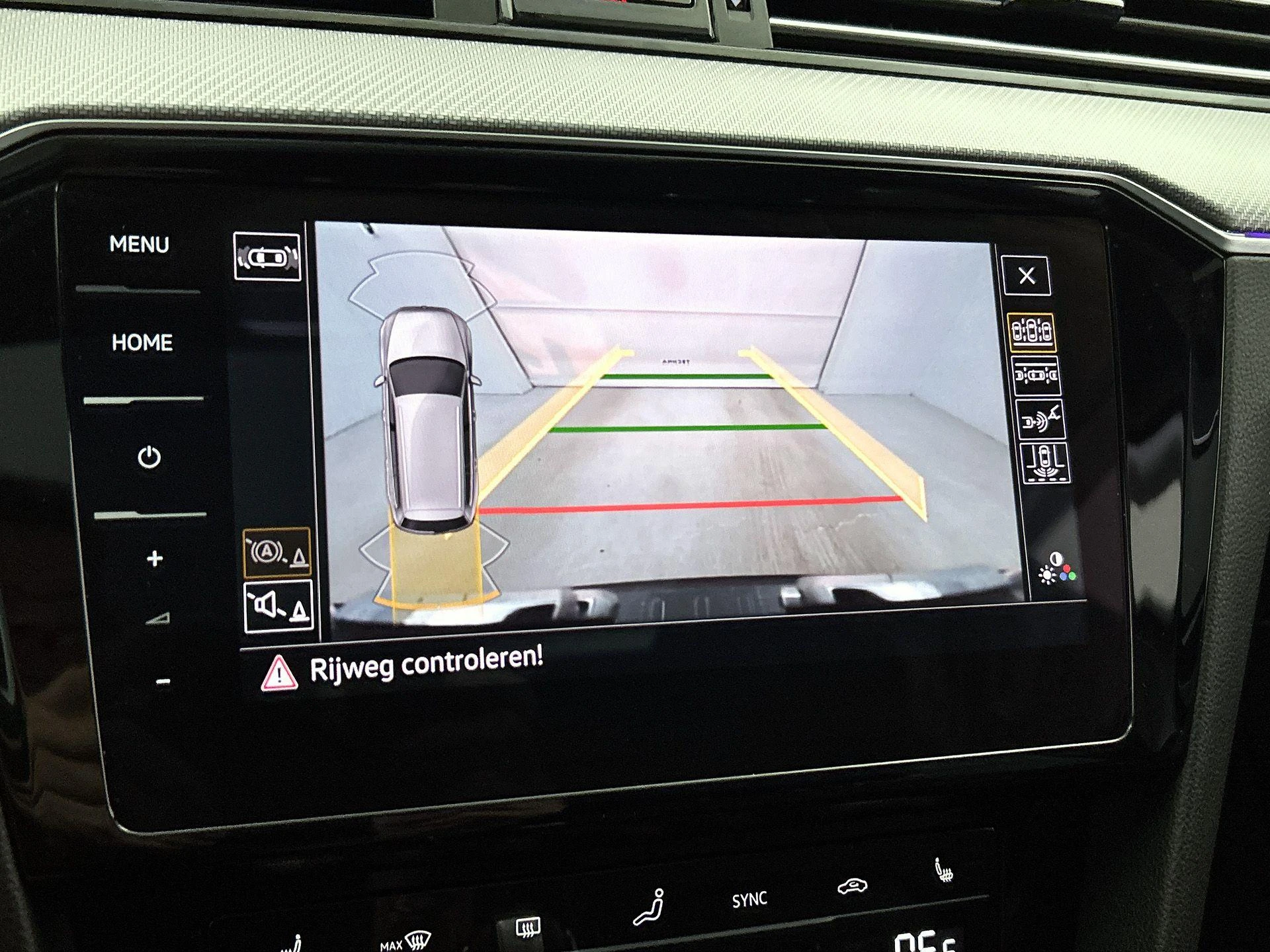 Volkswagen-Passat-image-16