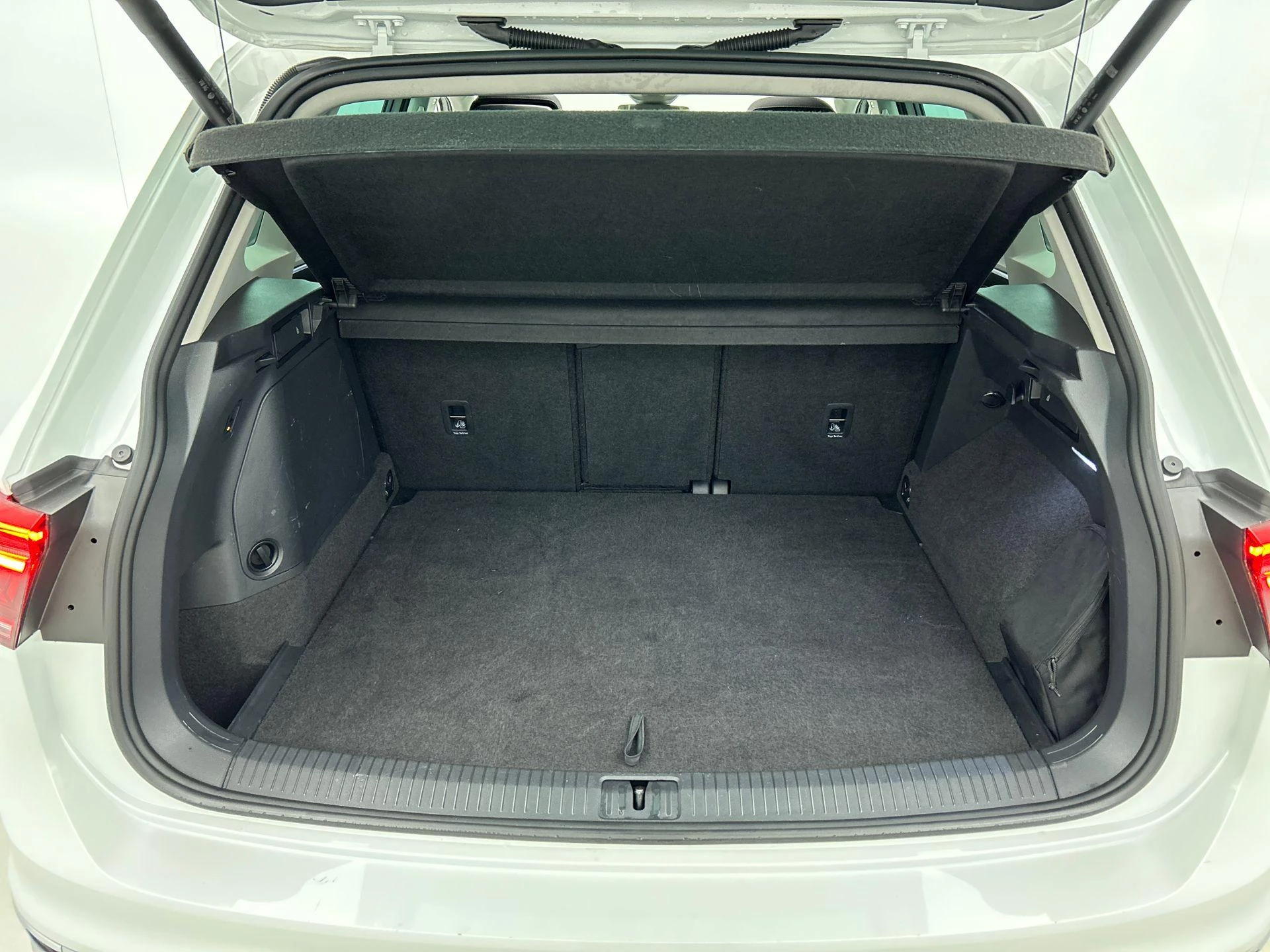 Volkswagen-Tiguan-image-23