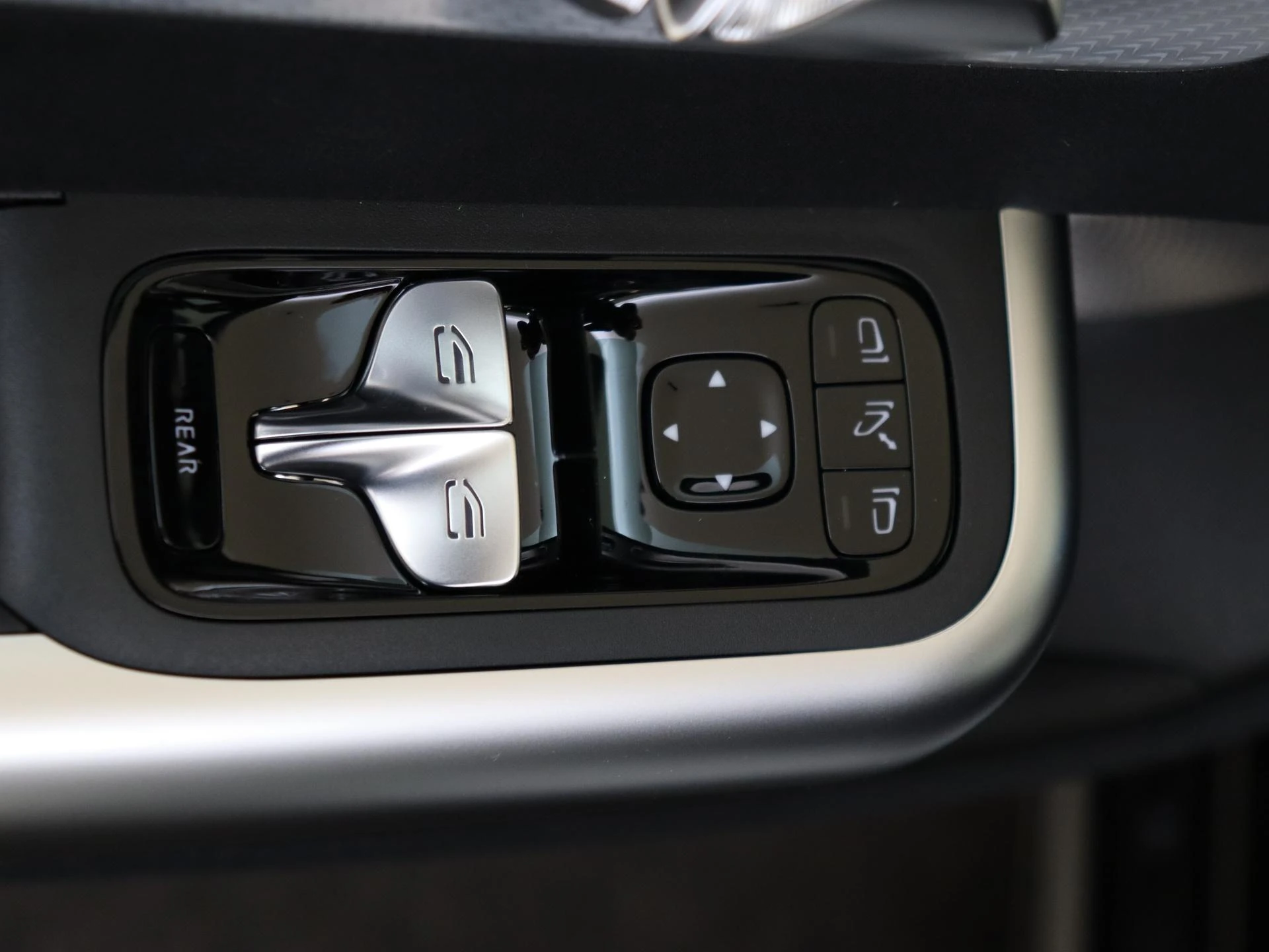 Mercedes-Benz-CLA-image-25