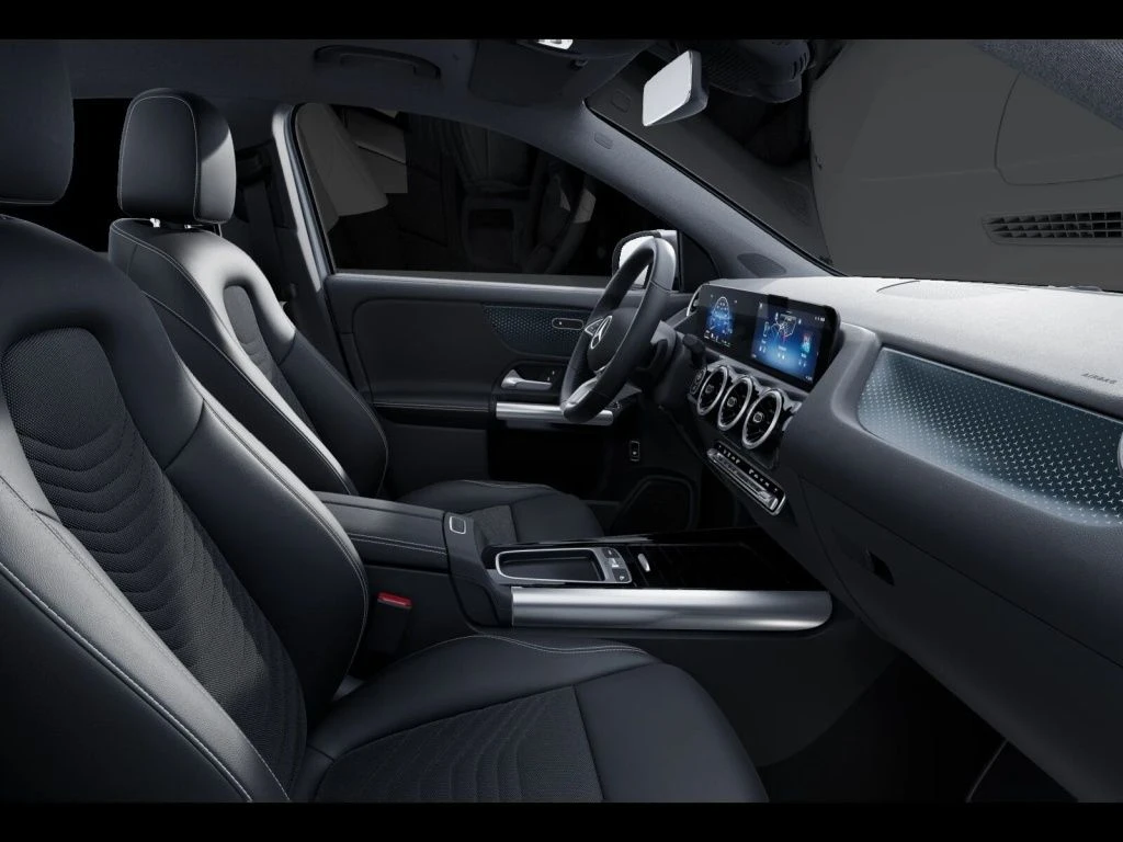 Mercedes-Benz-GLA 200-image-10