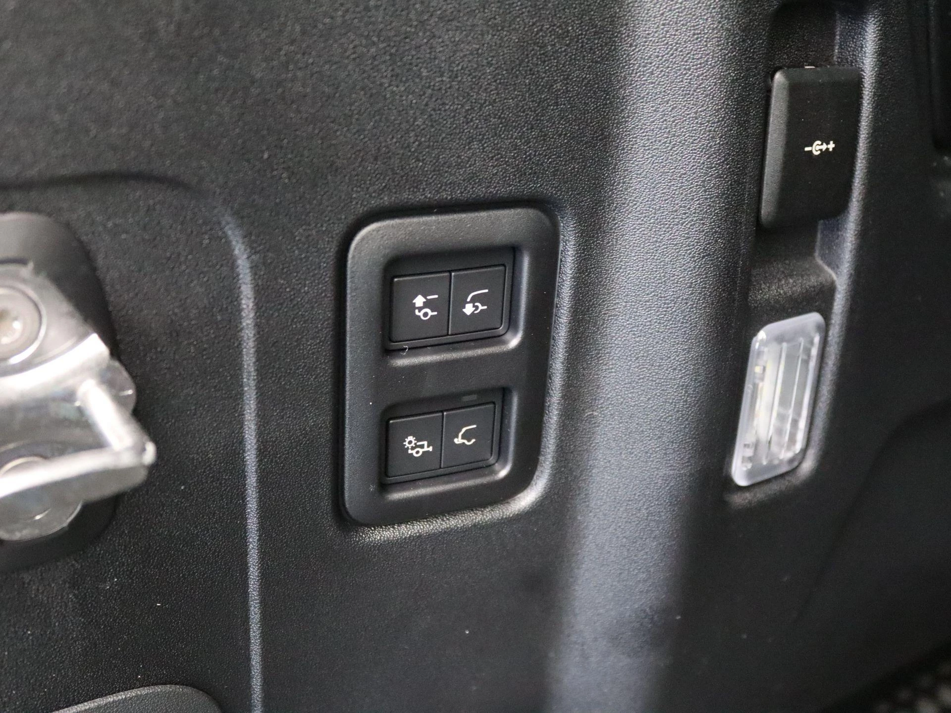 Land Rover-Defender-image-31