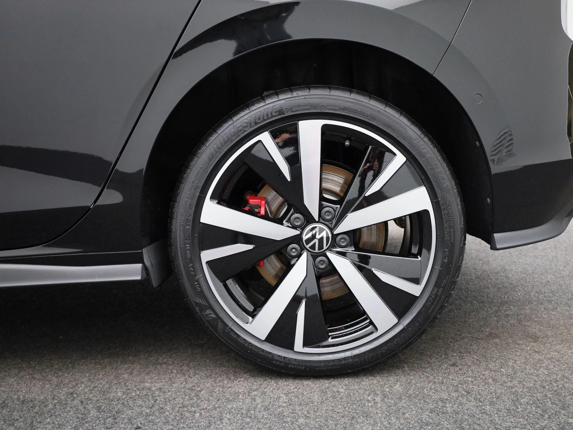 Volkswagen-Golf-image-12