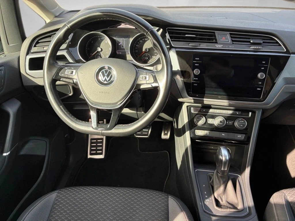 Volkswagen-Touran-image-9