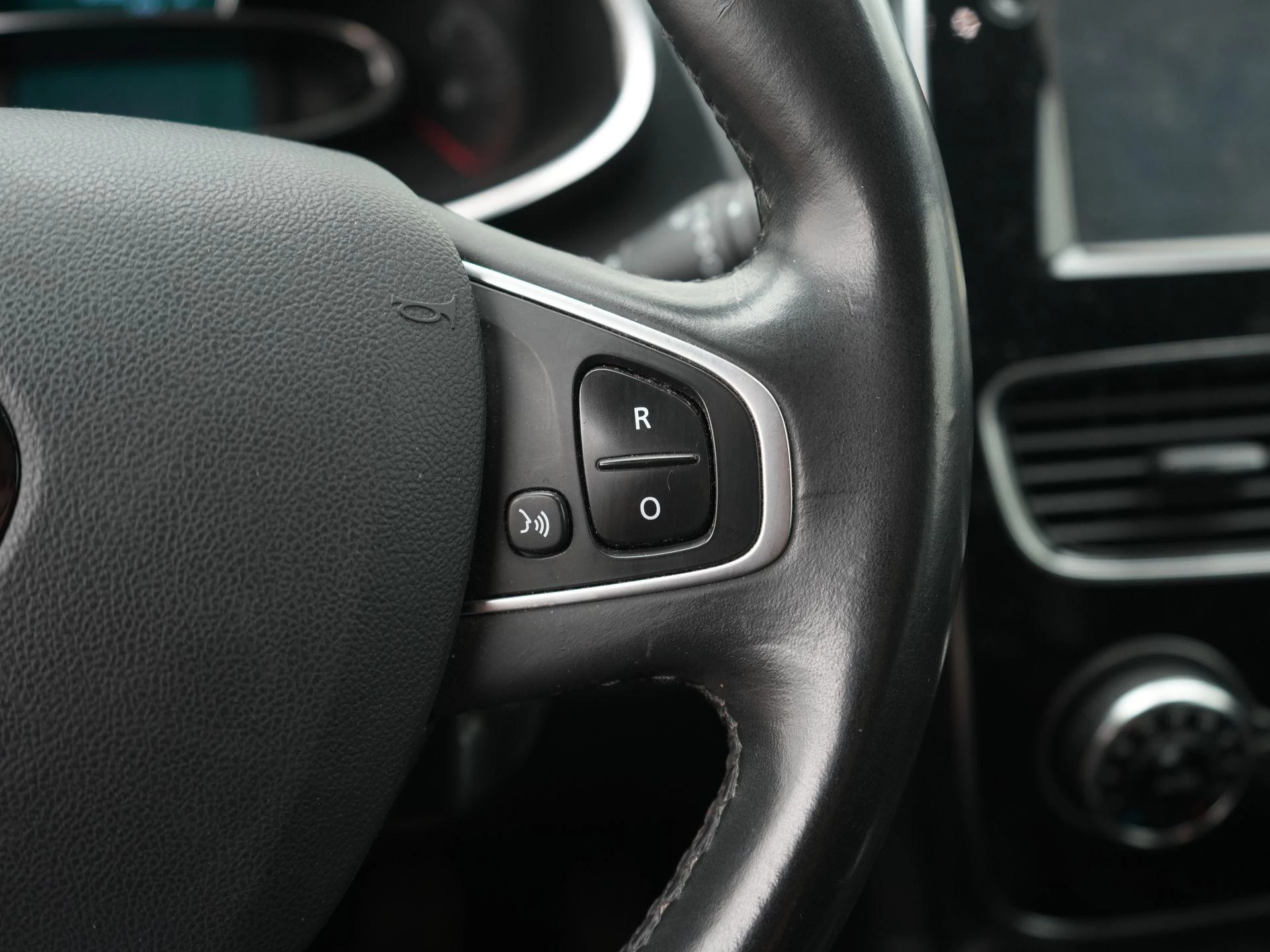 Renault-Clio-image-18