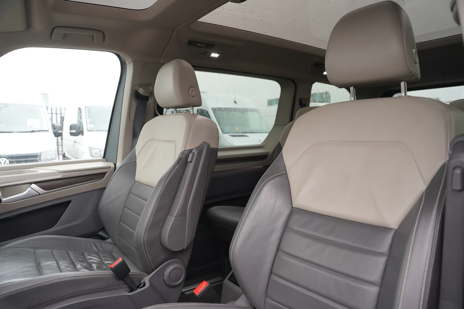 Volkswagen-Multivan-image-8