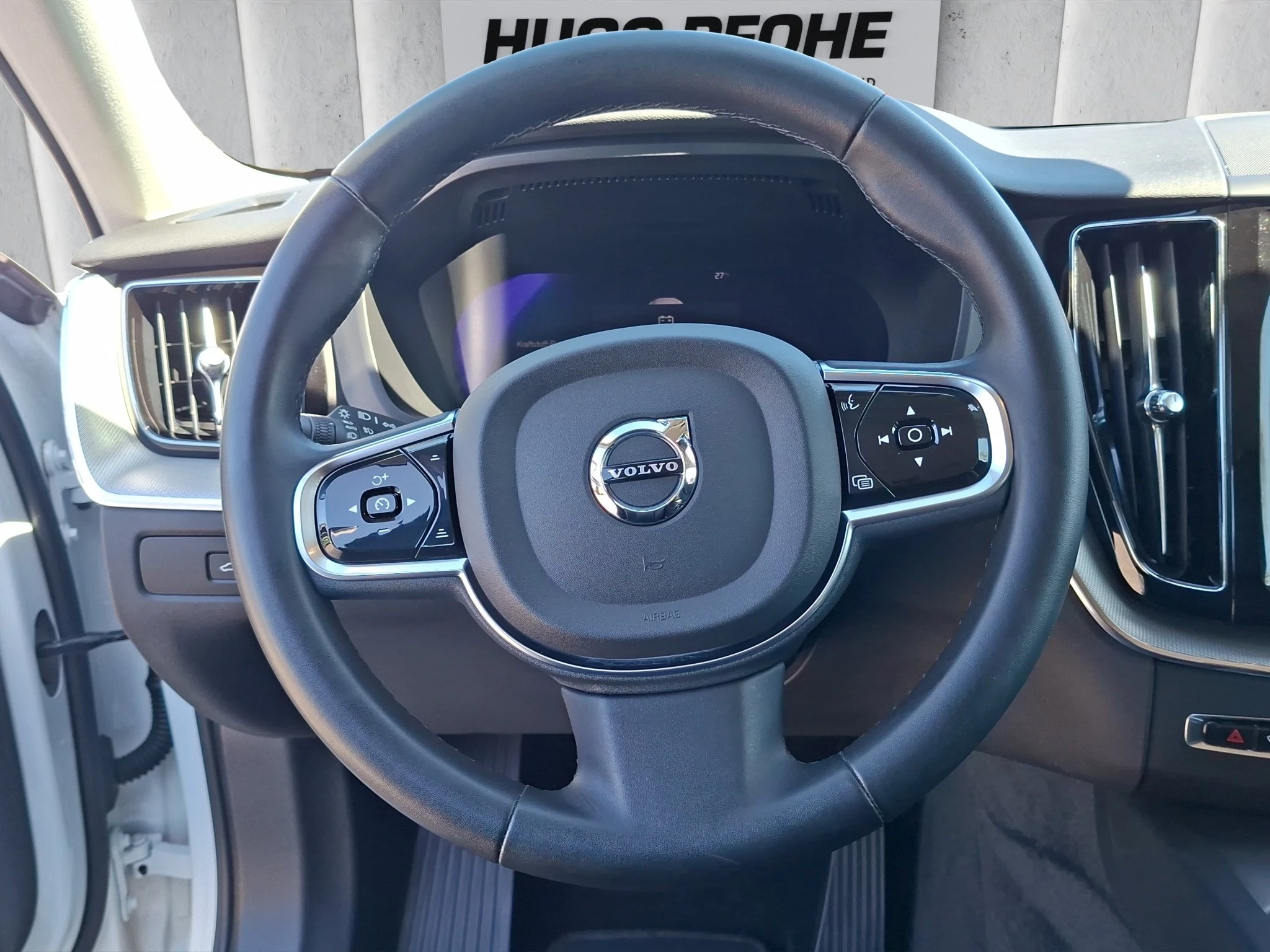 Volvo XC60 B4 Plus Dark 2.0 MHEV Aut. | LED | ACC | GJR | RFK | LEDER | SHZ