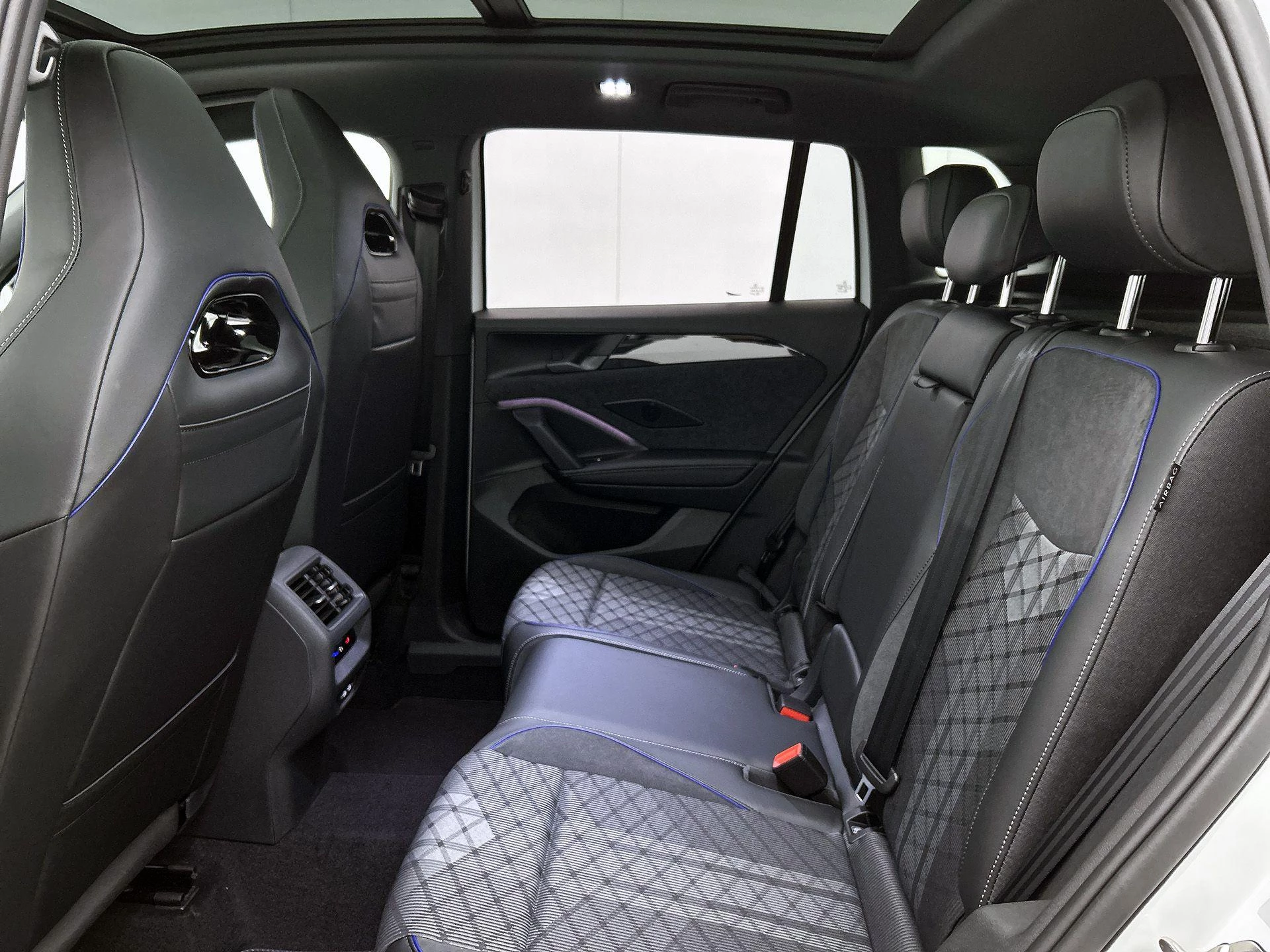 Volkswagen-Tiguan-image-26