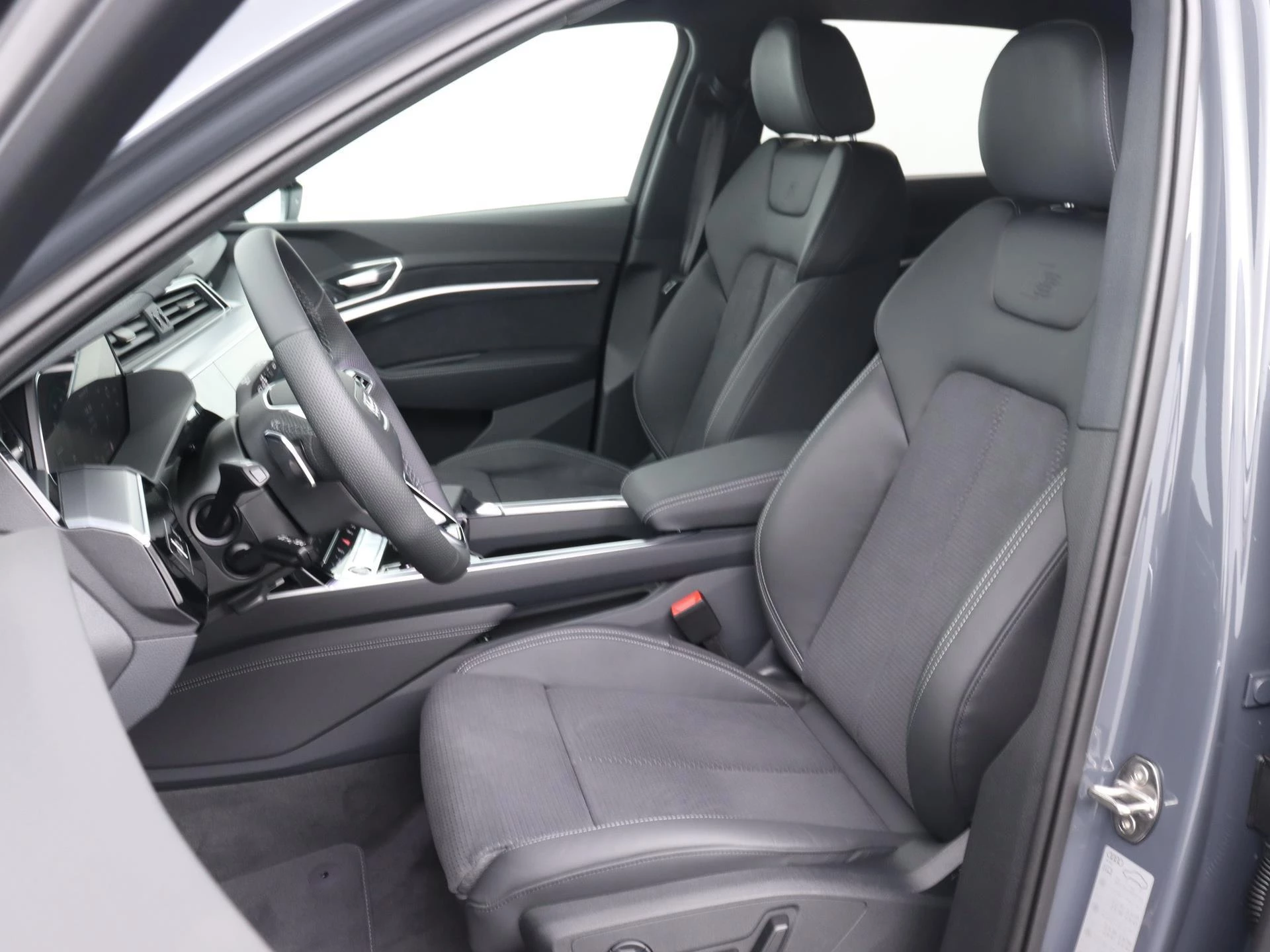 Audi-Q8 e-tron-image-9