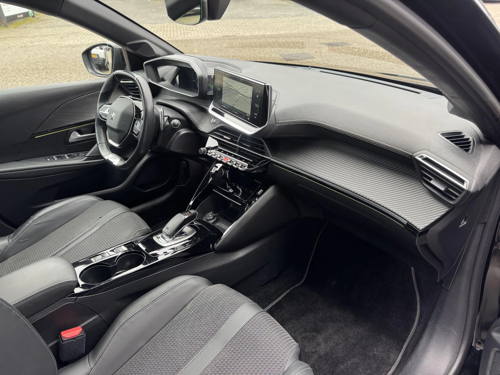 Peugeot-208-image-16