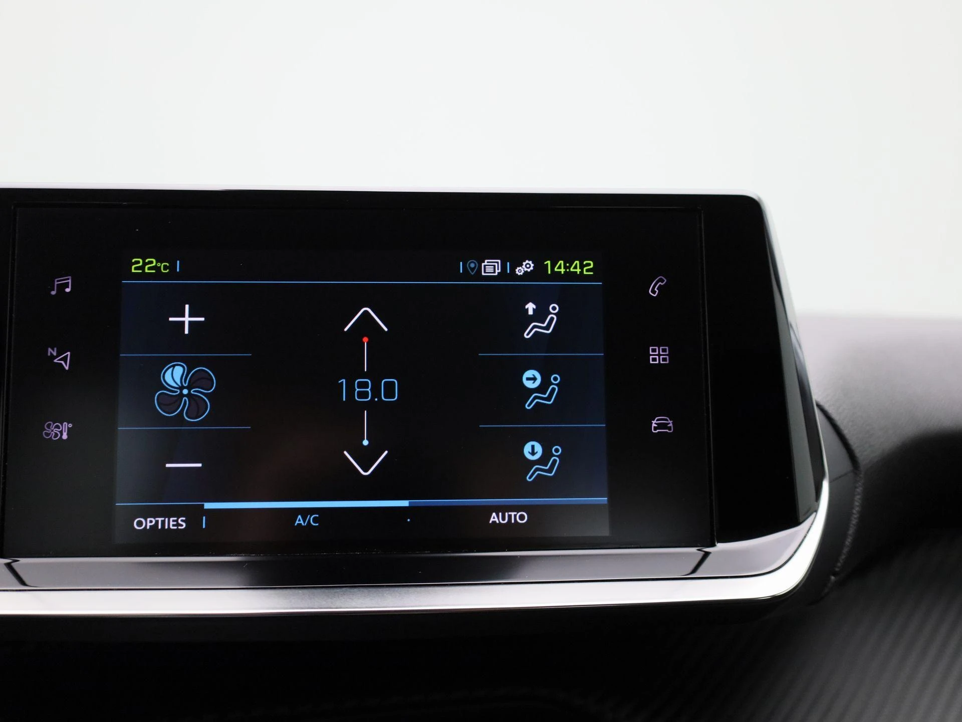 Peugeot-e-208-image-27