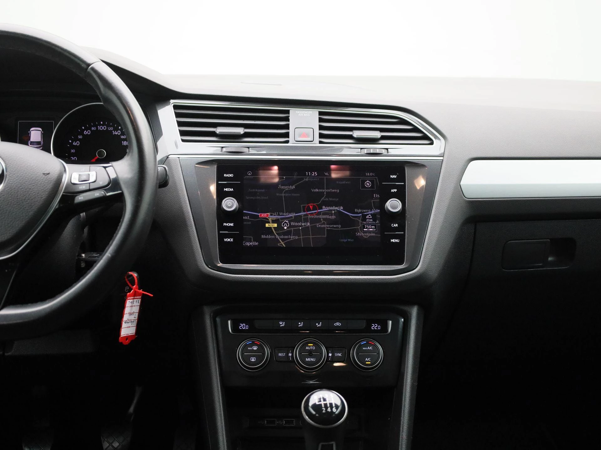 Volkswagen-Tiguan-image-8