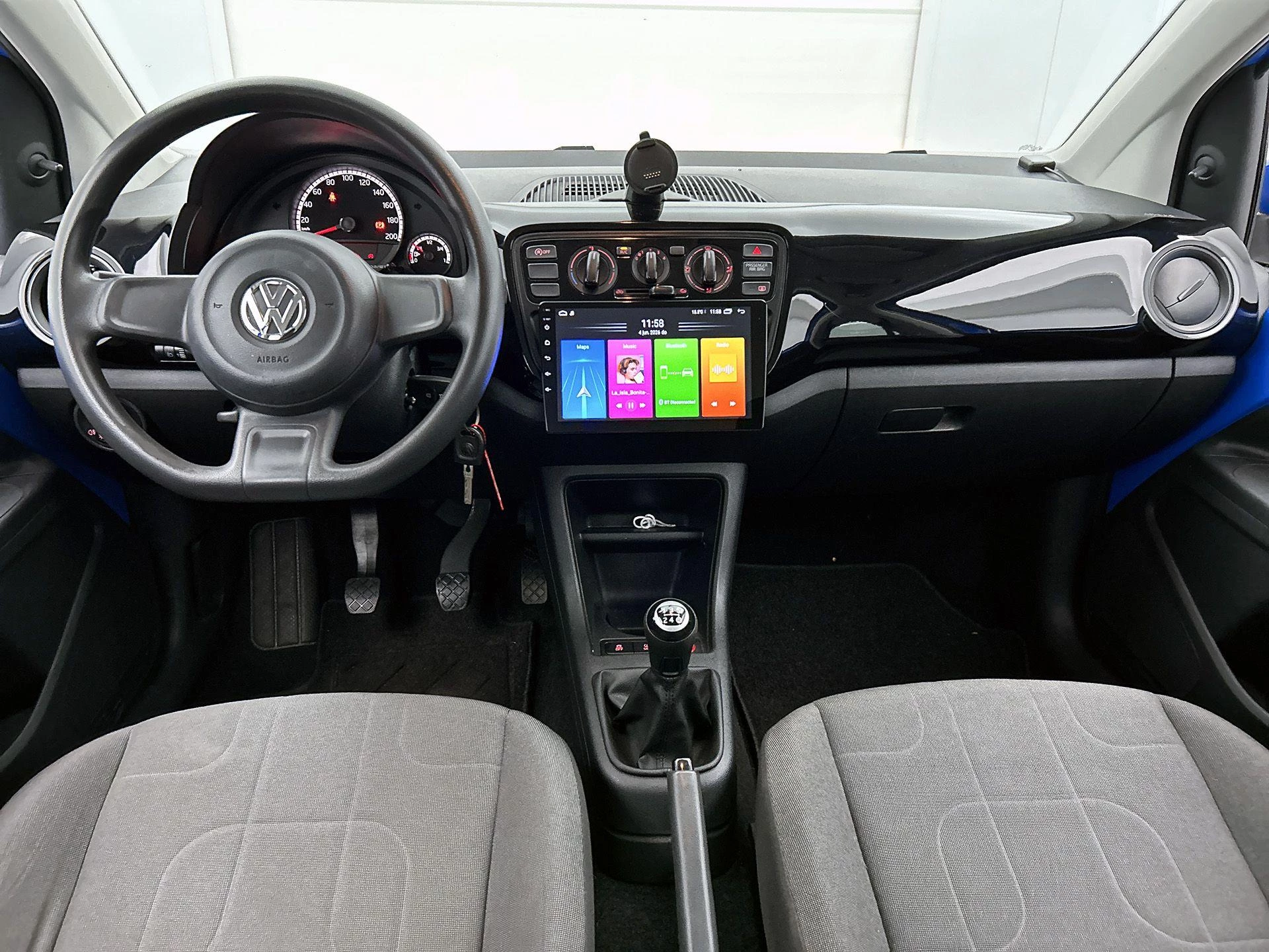 Volkswagen-up!-image-18