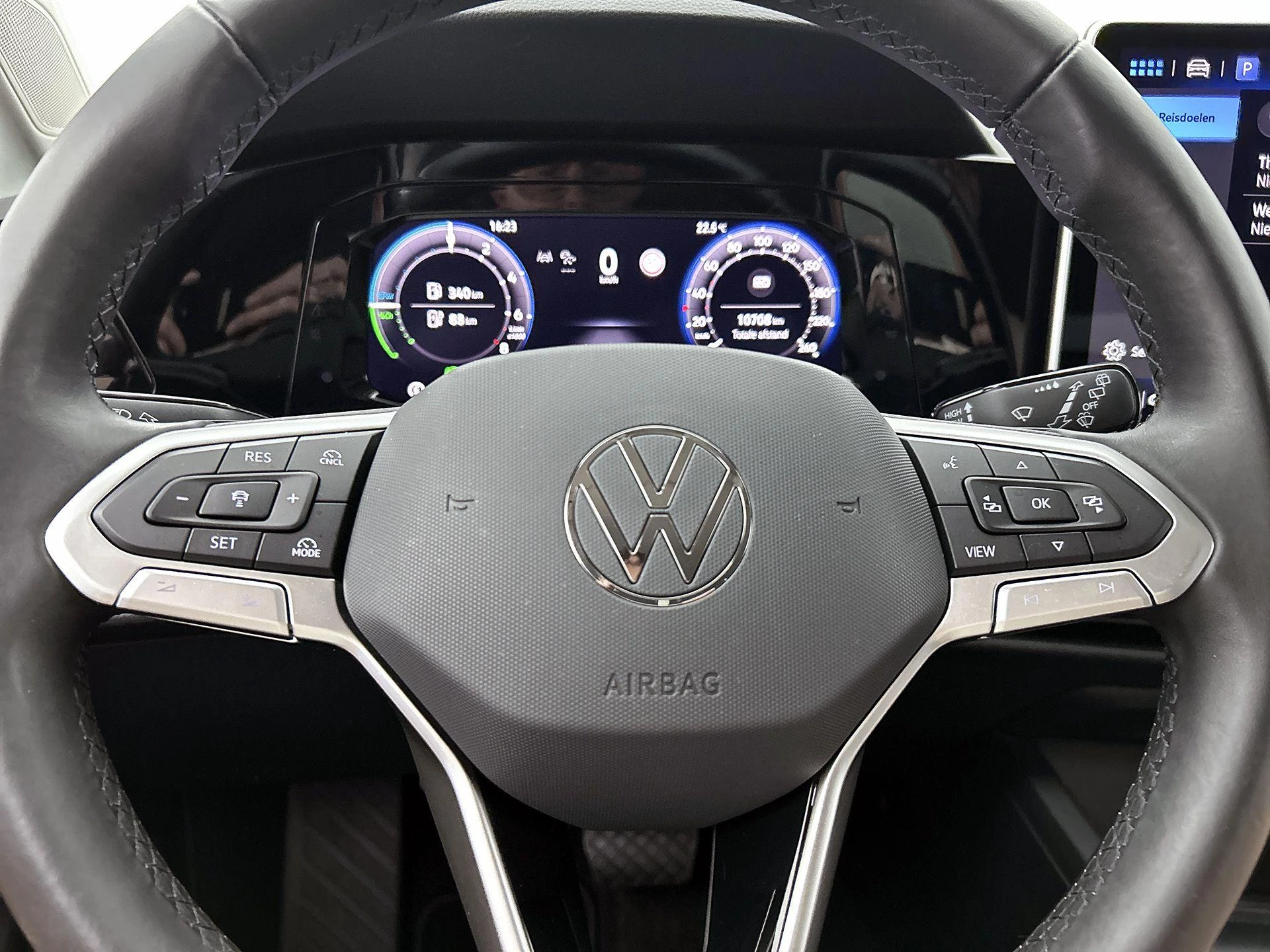 Volkswagen-Golf-image-36