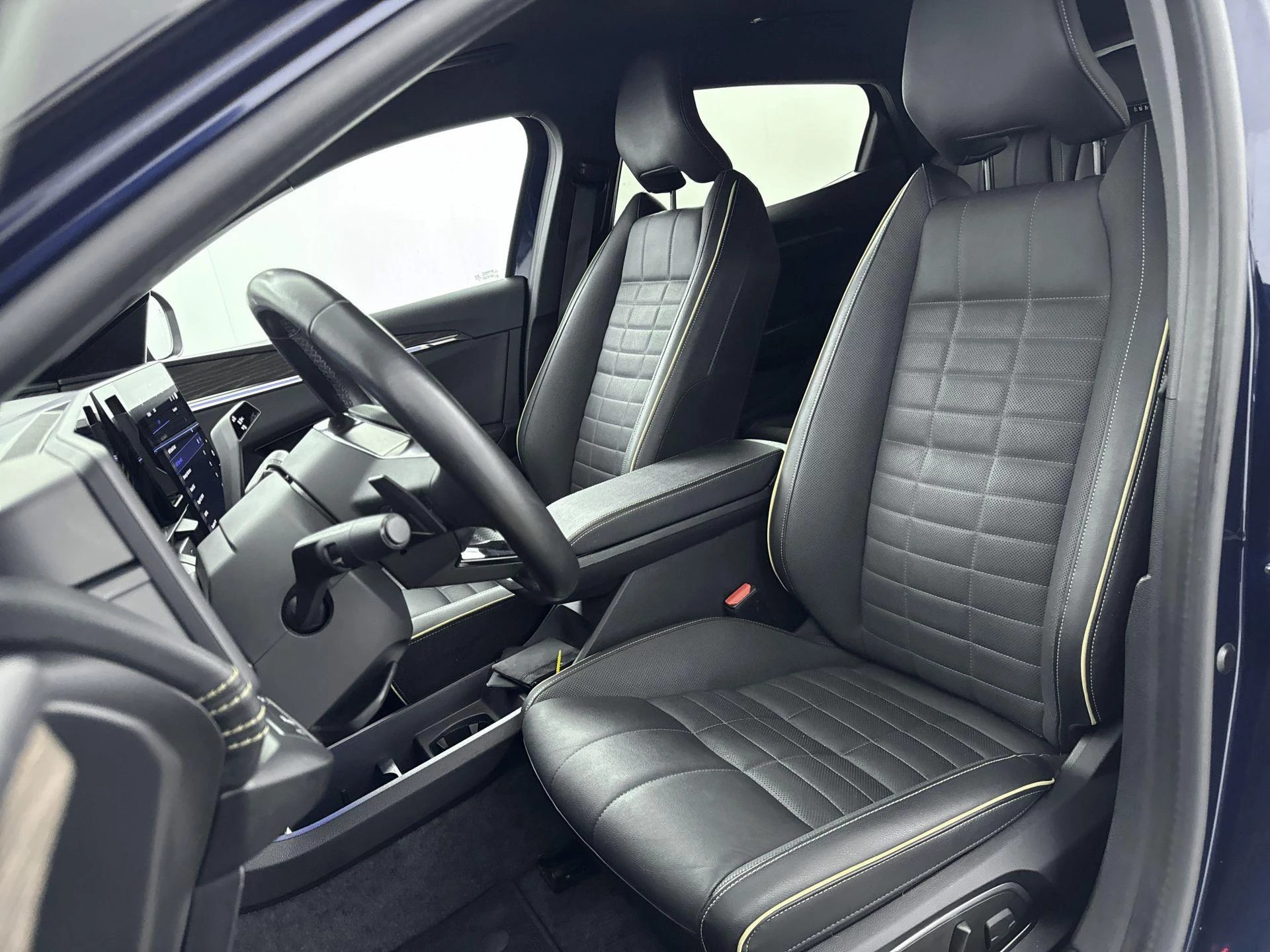 Renault-Megane E-Tech-image-11