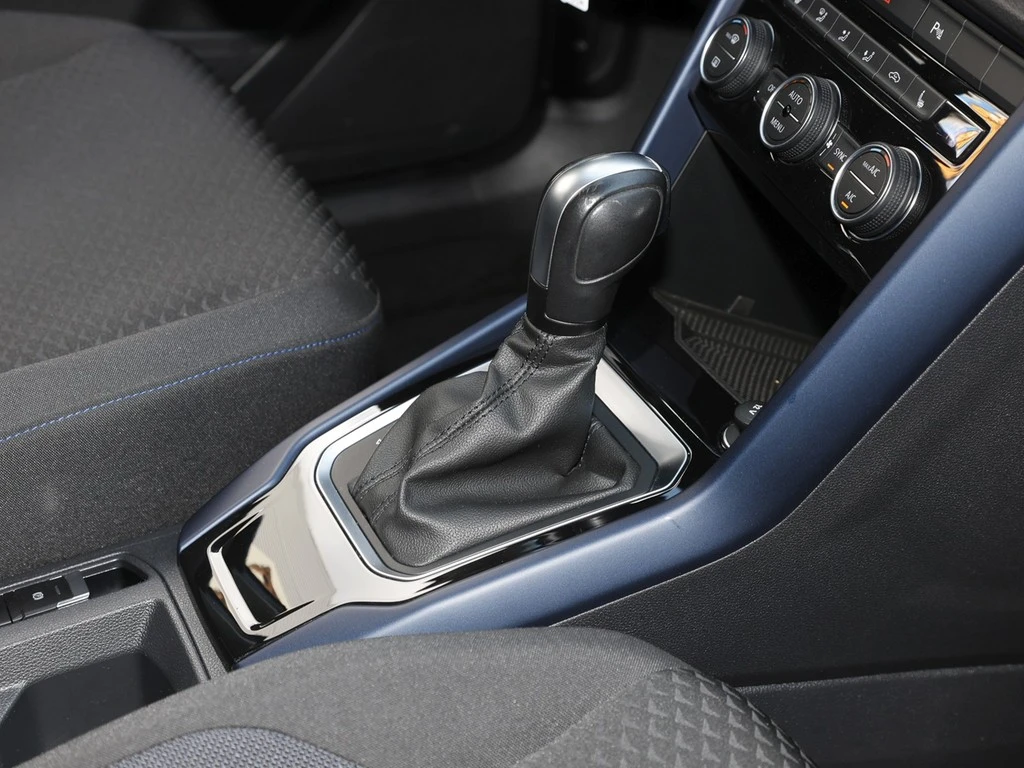Volkswagen-T-Roc-image-8