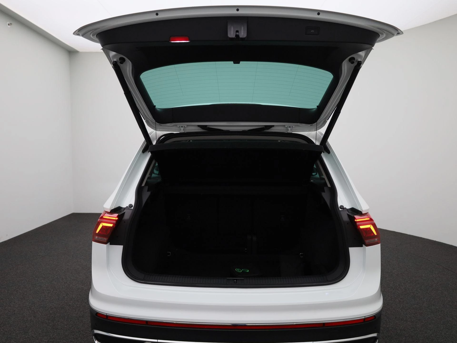Volkswagen-Tiguan-image-10