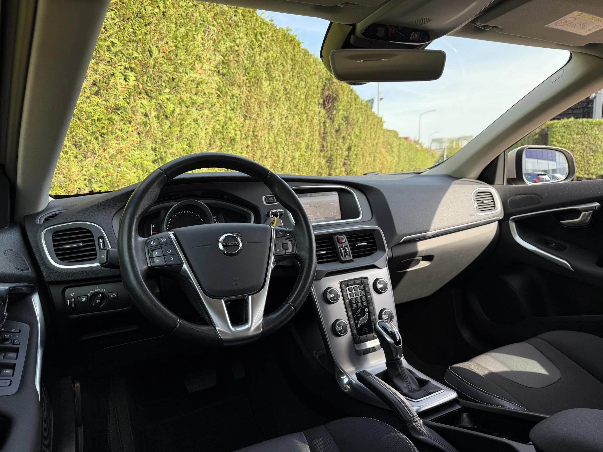 Volvo-V40-image-1