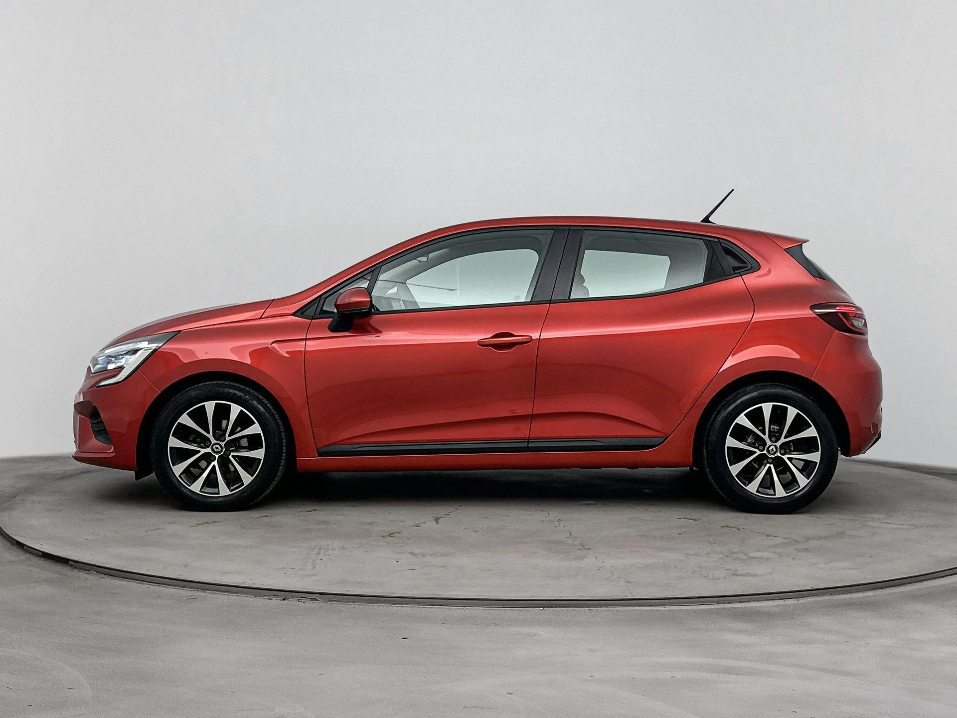 Renault-Clio-image-1