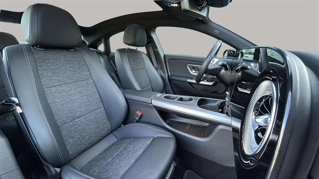 Mercedes-Benz-CLA-image-21