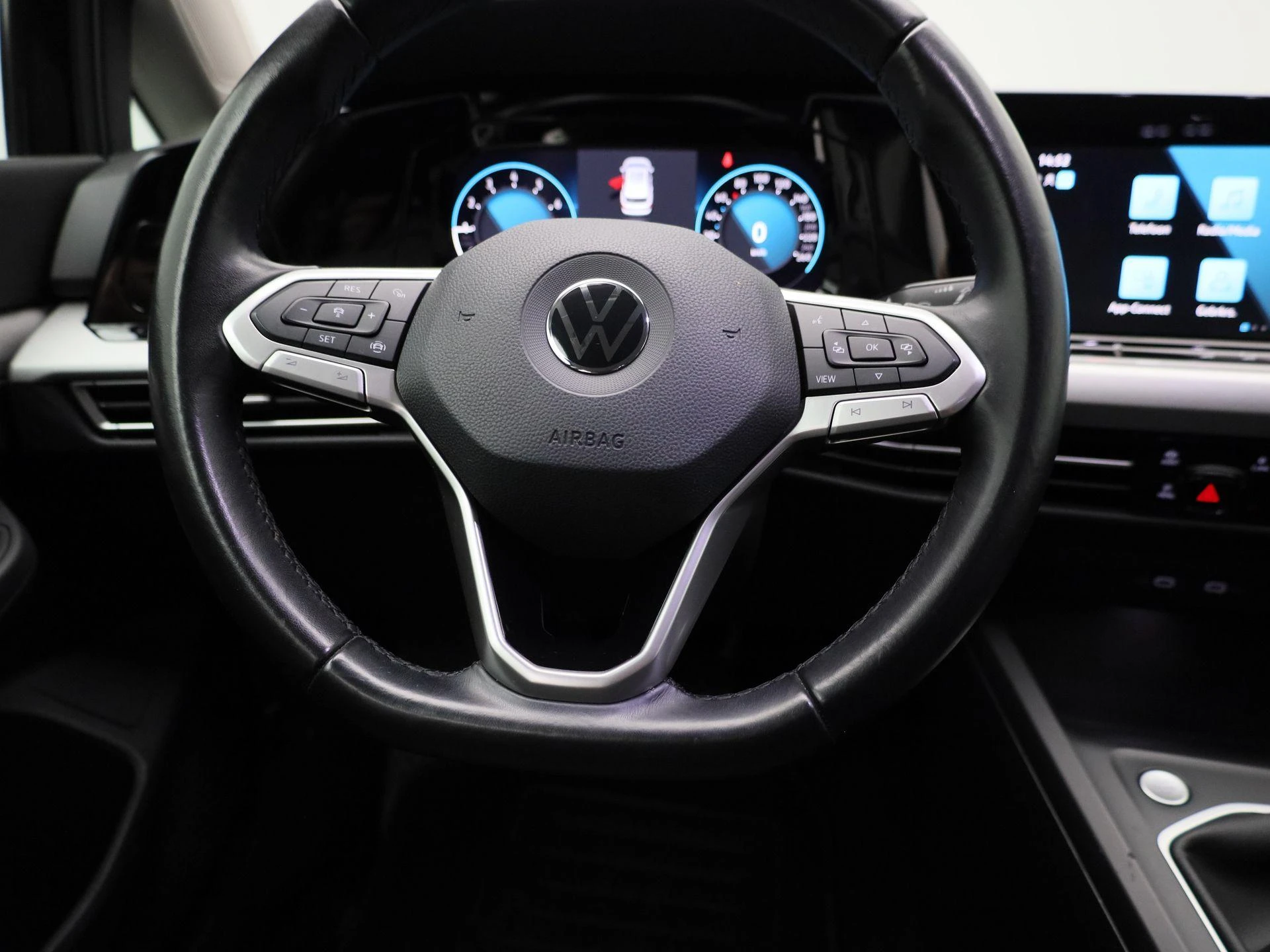Volkswagen-Golf-image-6