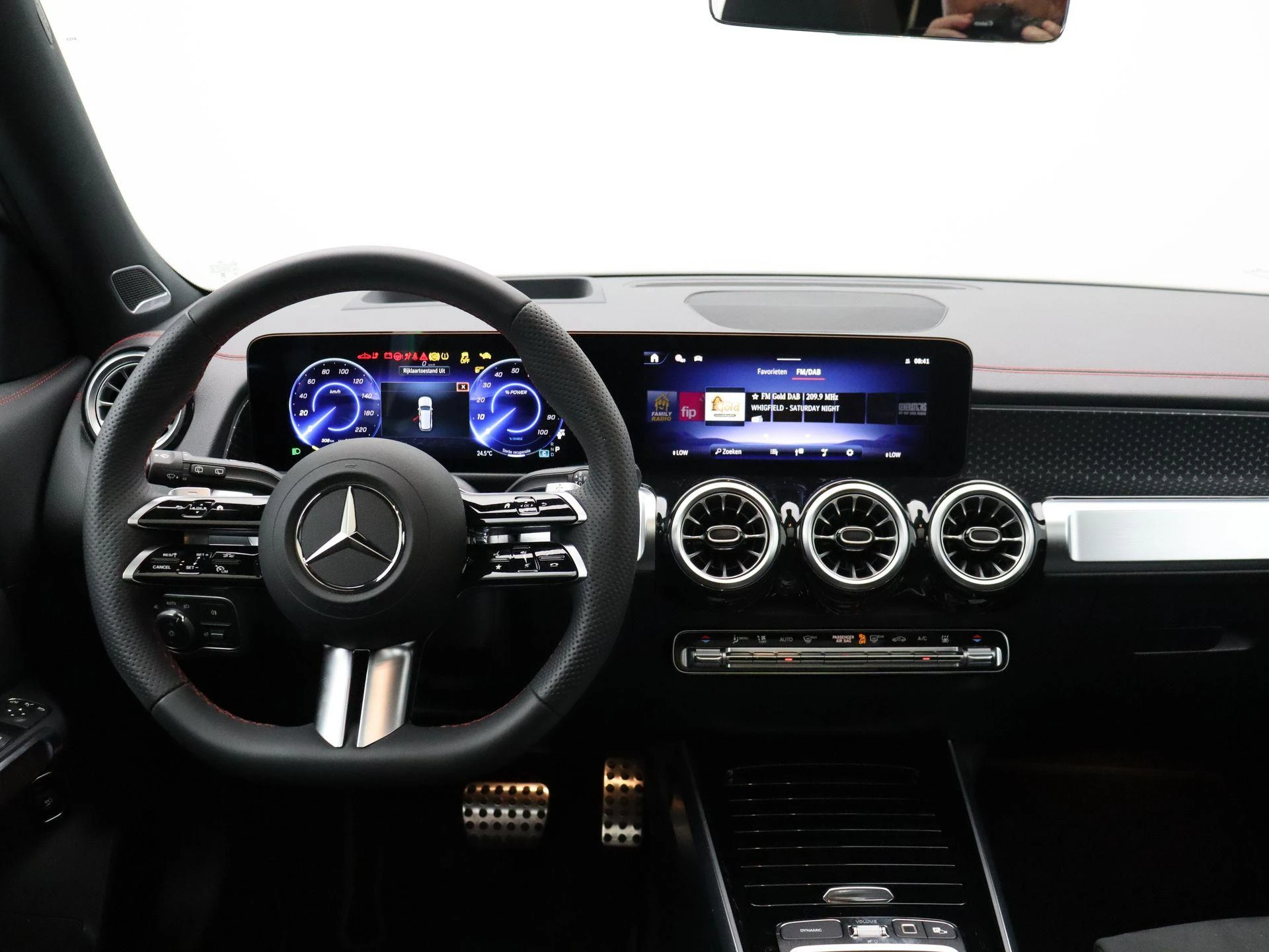Mercedes-Benz EQB 250+ Star Edition + PANO DAK + BURMESTER + HEAD UP + TREKHAAK +