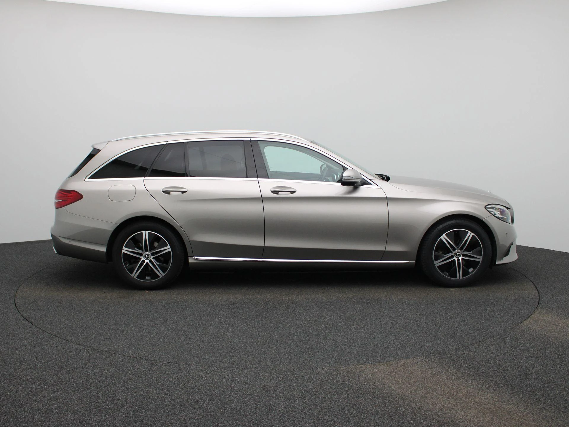 Mercedes-Benz-C-Klasse-image-6