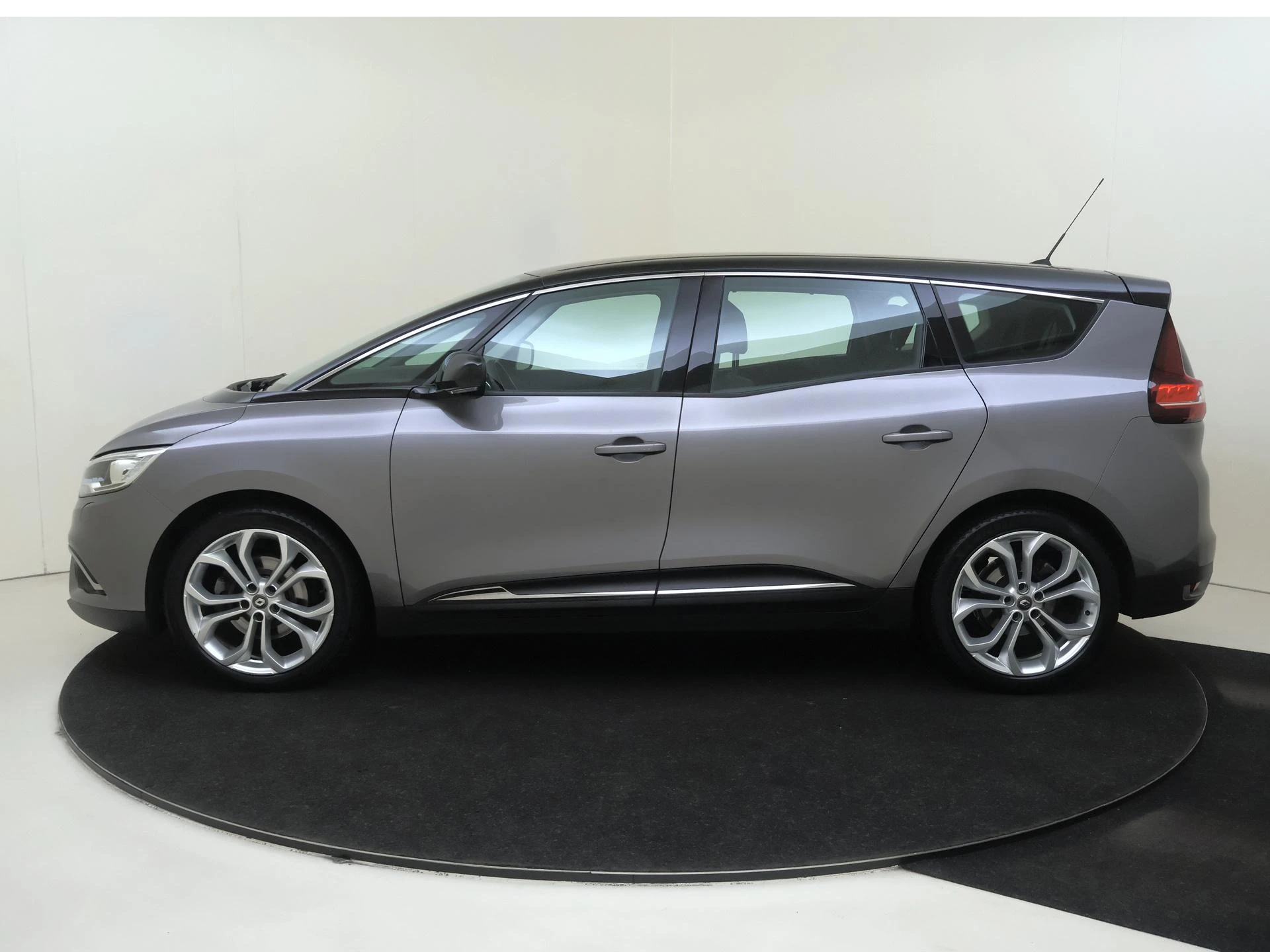Renault-Grand Scénic-image-7