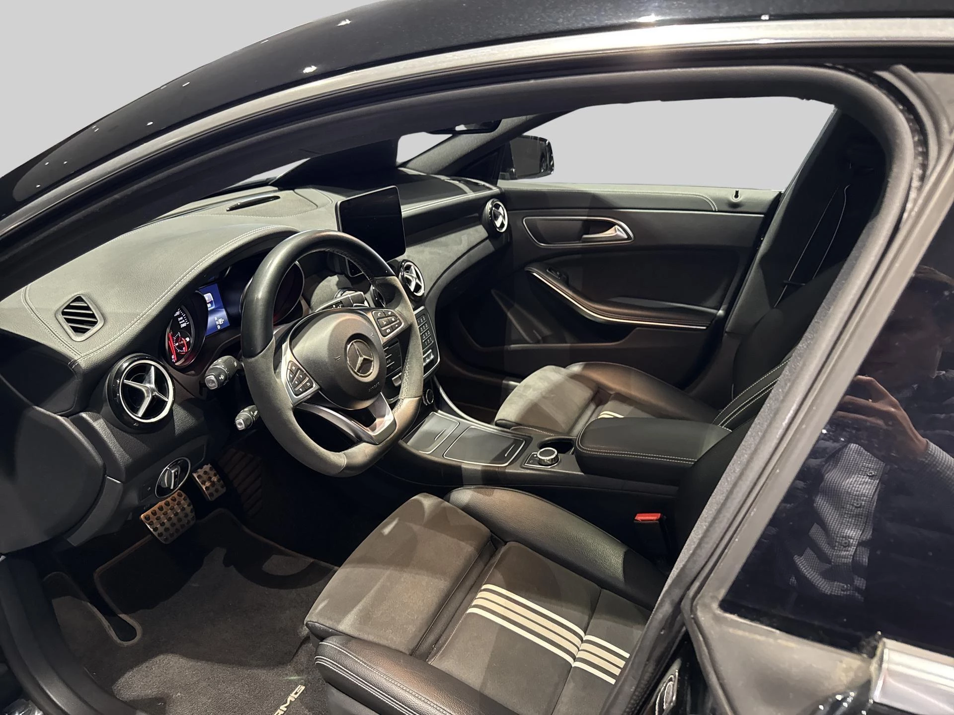 Mercedes-Benz-CLA-image-7