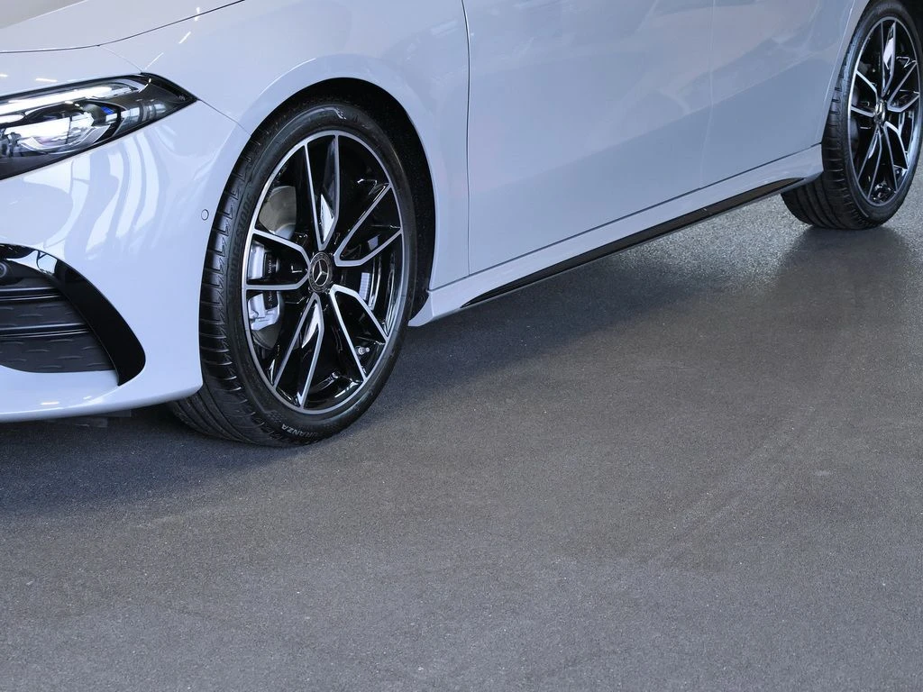 Mercedes-Benz-A-Klasse 180-image-2