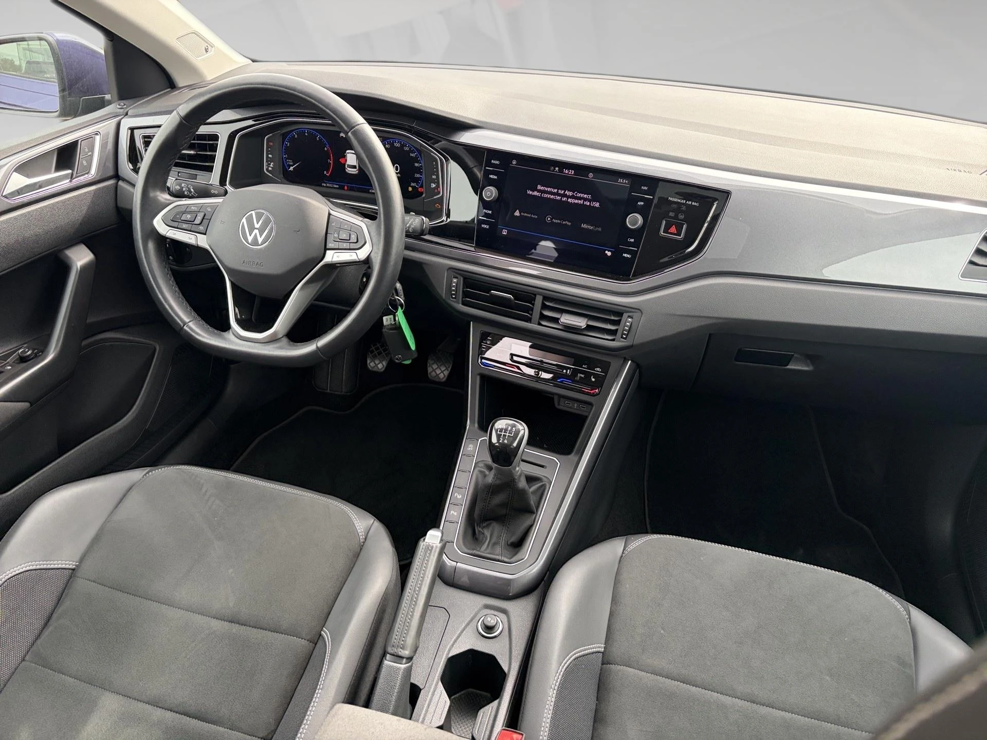 Volkswagen-Polo-image-7