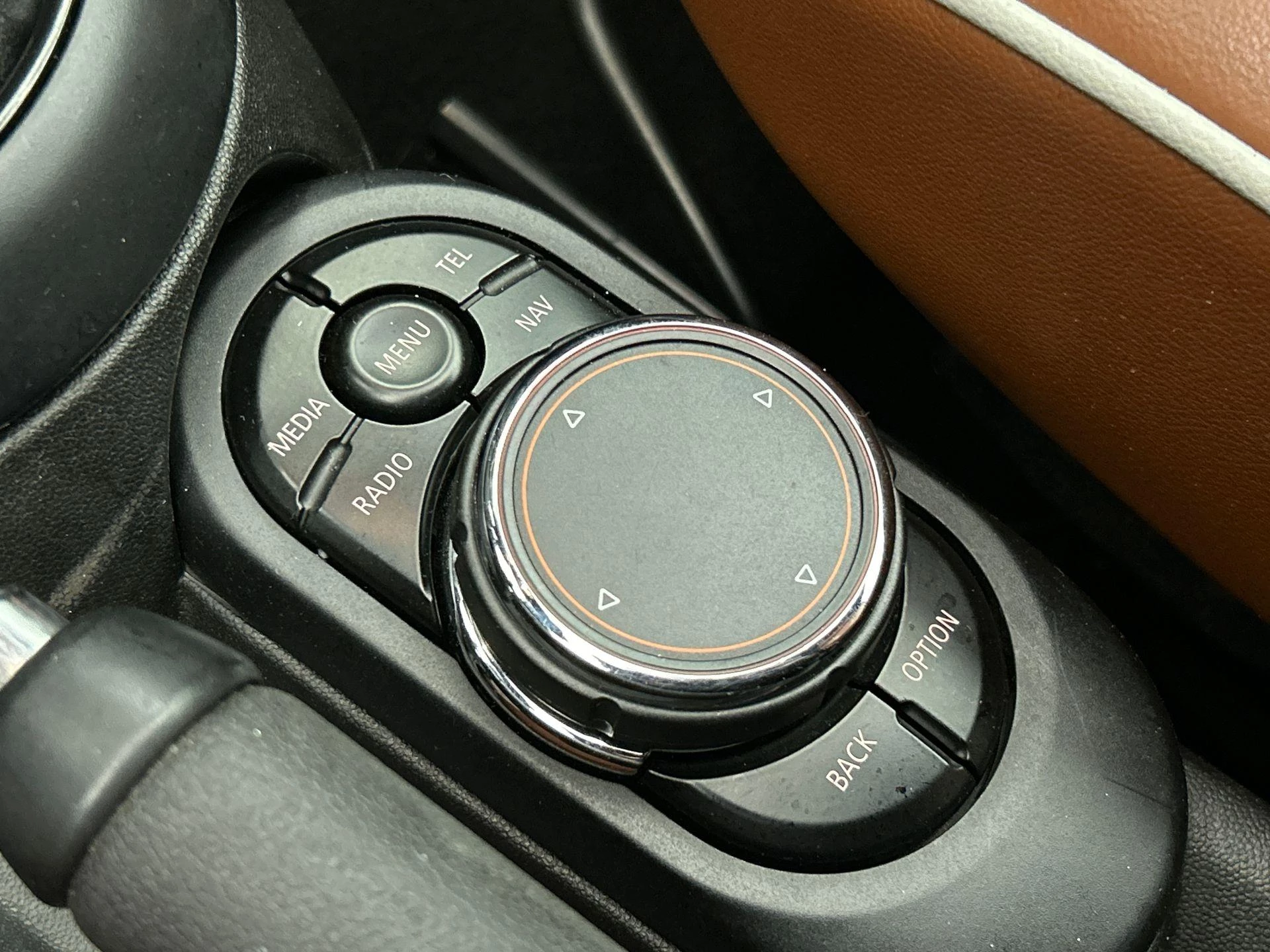 MINI-Cooper Cabrio-image-13